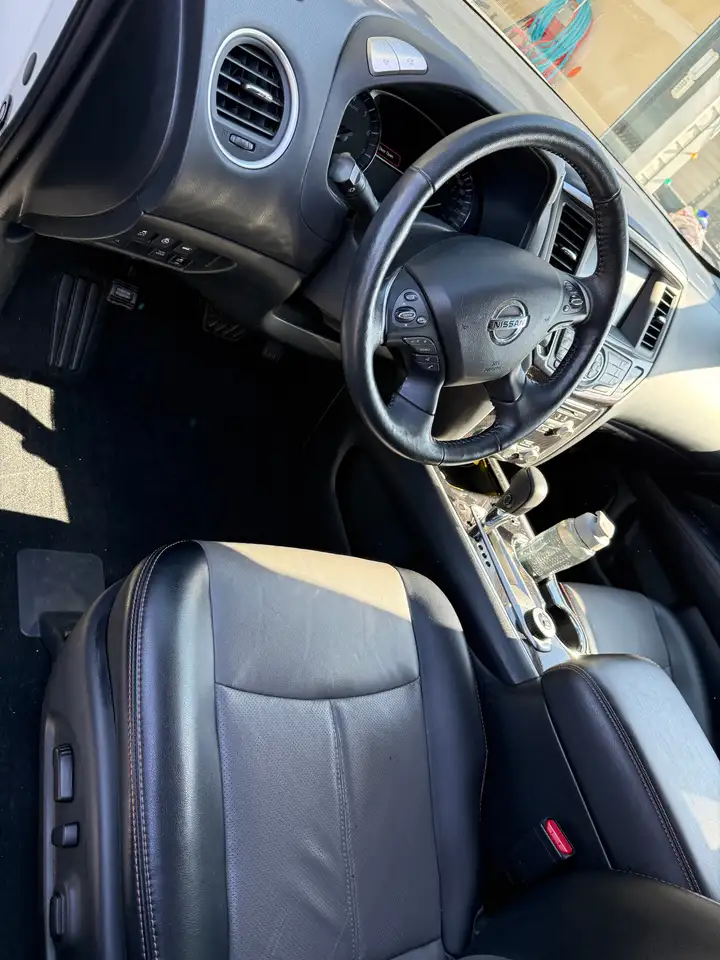 Nissan Pathfinder снимка Nissan Pathfinder