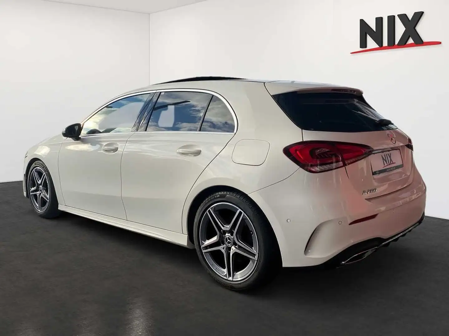 Mercedes-Benz A 200 7G-DCT AMG Line Weiß - 2