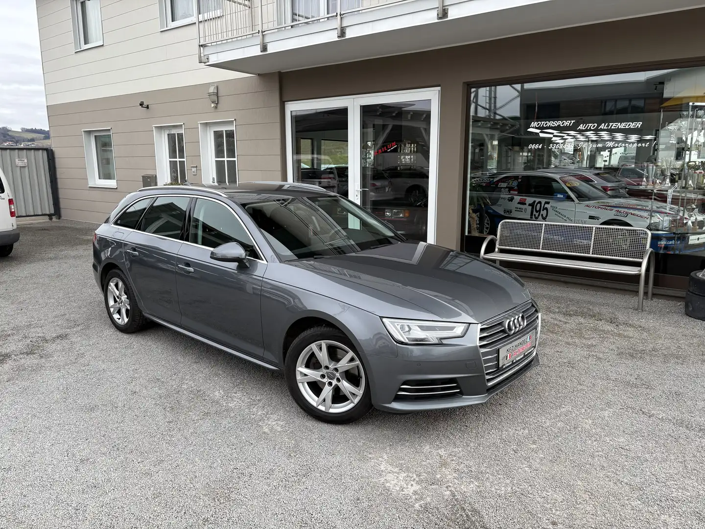 Audi A4 Avant 2,0 TDI Sport *CARPLAY*LED*NAVI*SITZH*TEMP* Grau - 1