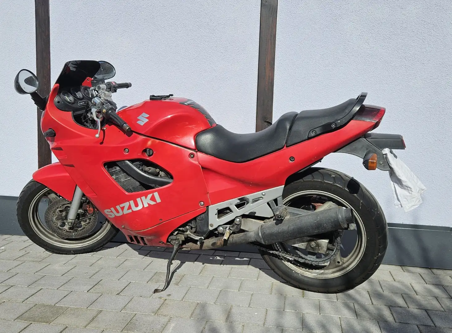 Suzuki GSX 600 GN72B Rouge - 2