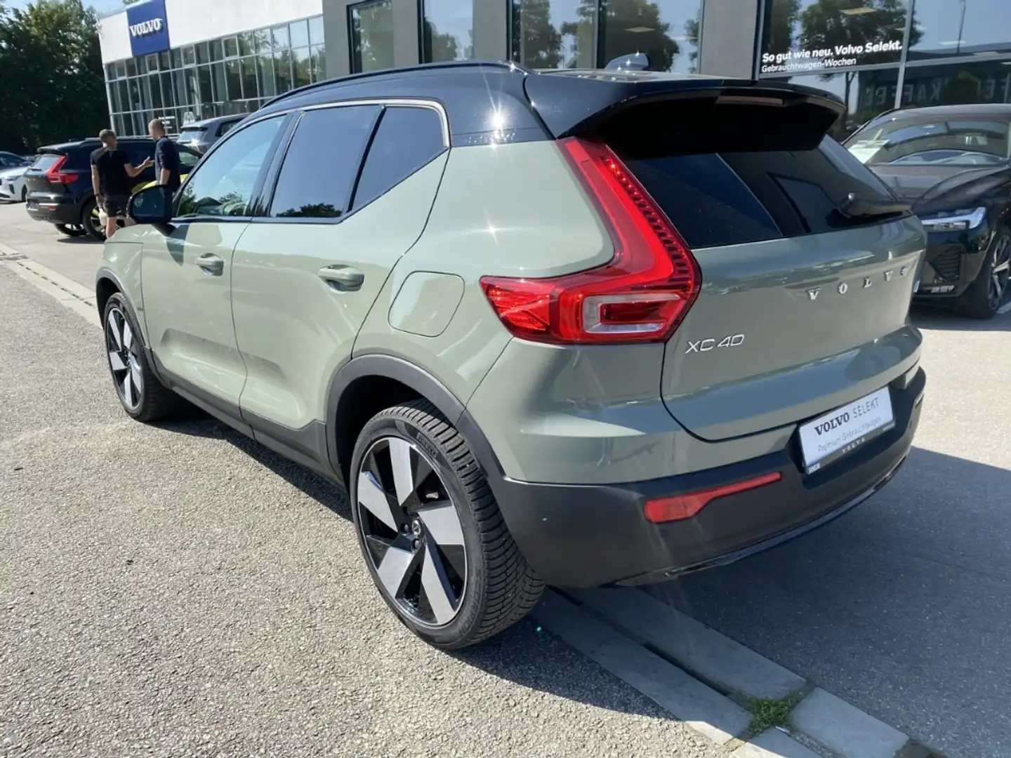 Volvo XC40 Plus Recharge Pure Electric StandHZG Digitales Coc Verde - 2