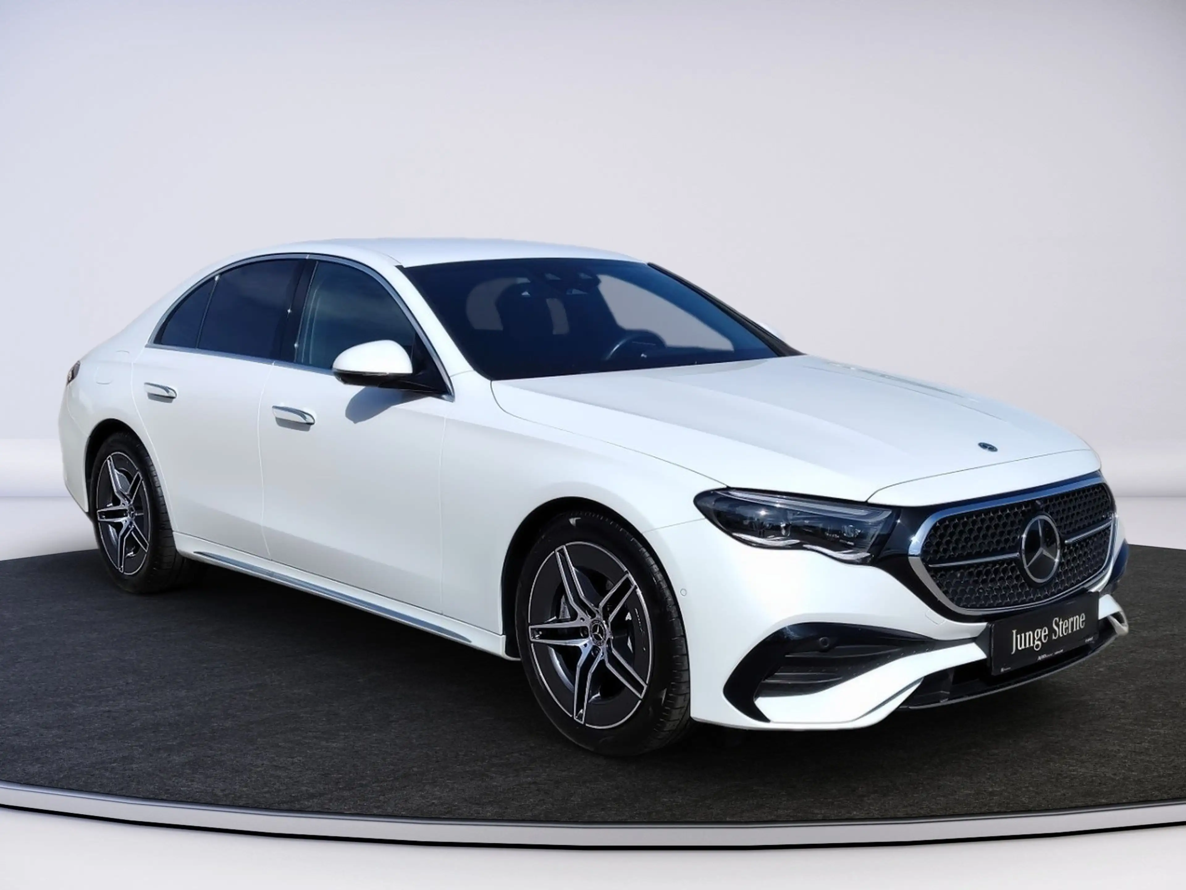 Mercedes-Benz E 220 d AMG-Line Distronic Plus — photo 7