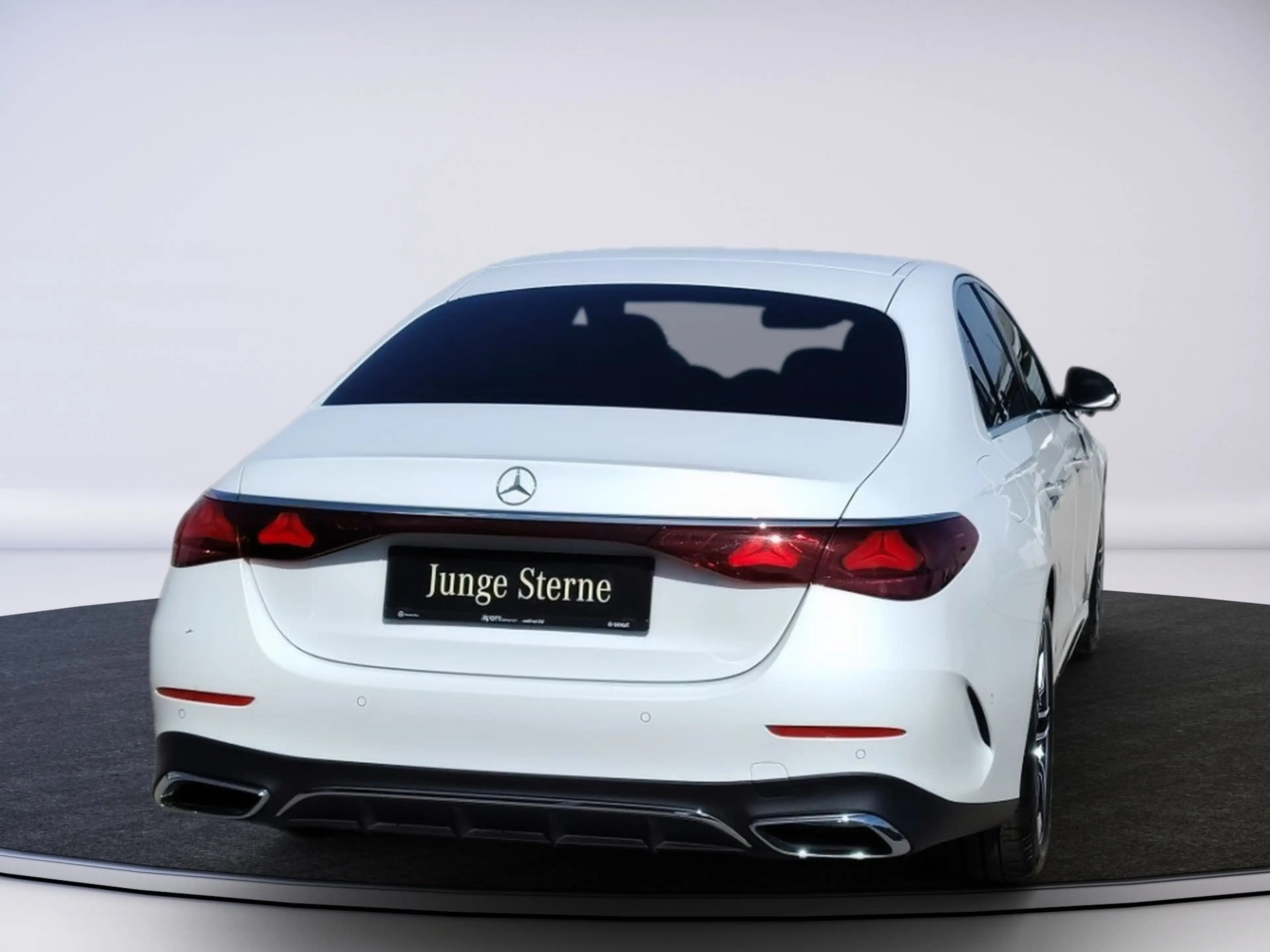 Mercedes-Benz E 220 d AMG-Line Distronic Plus — photo 5