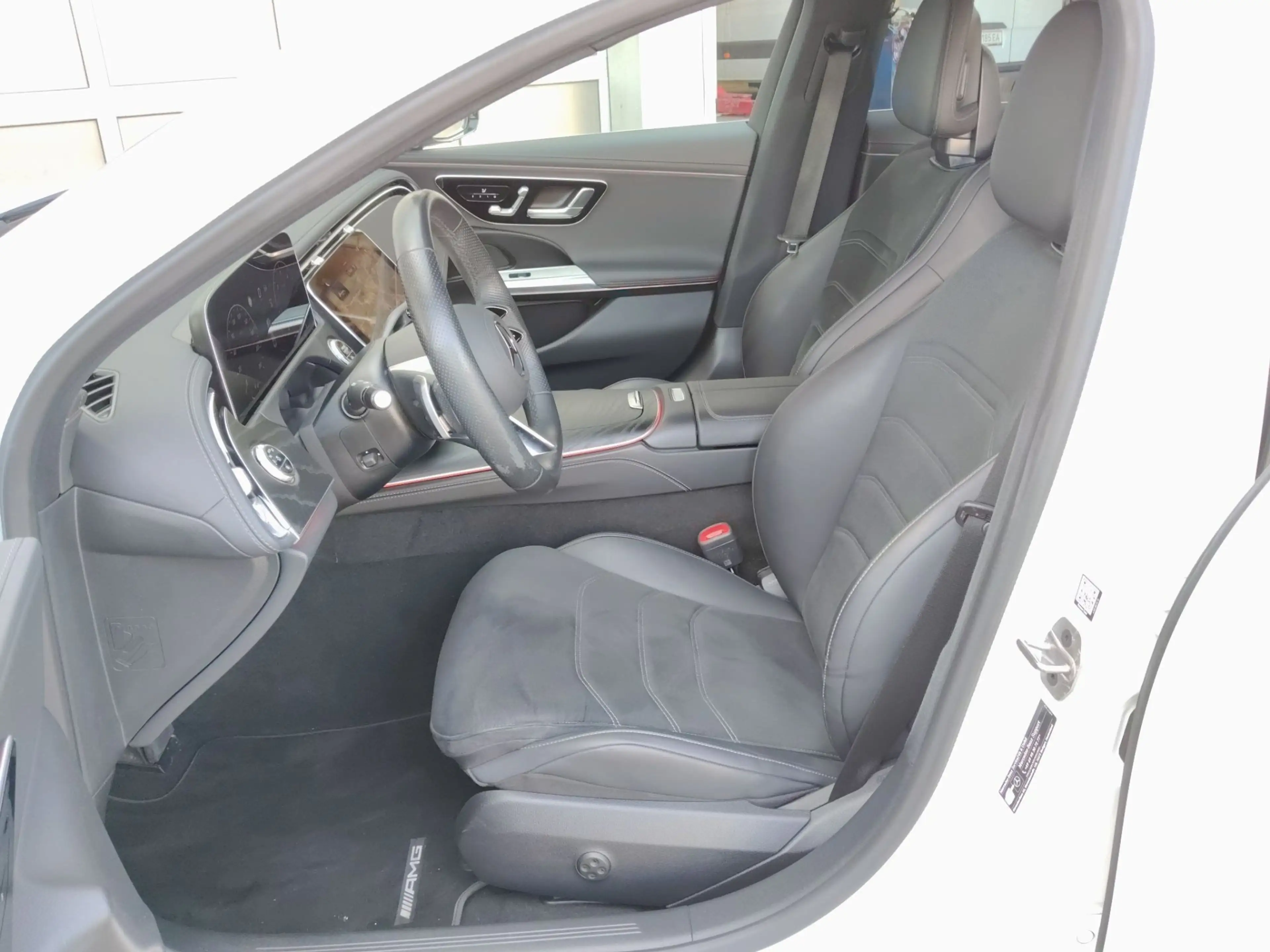 Mercedes-Benz E 220 d AMG-Line Distronic Plus — photo 15
