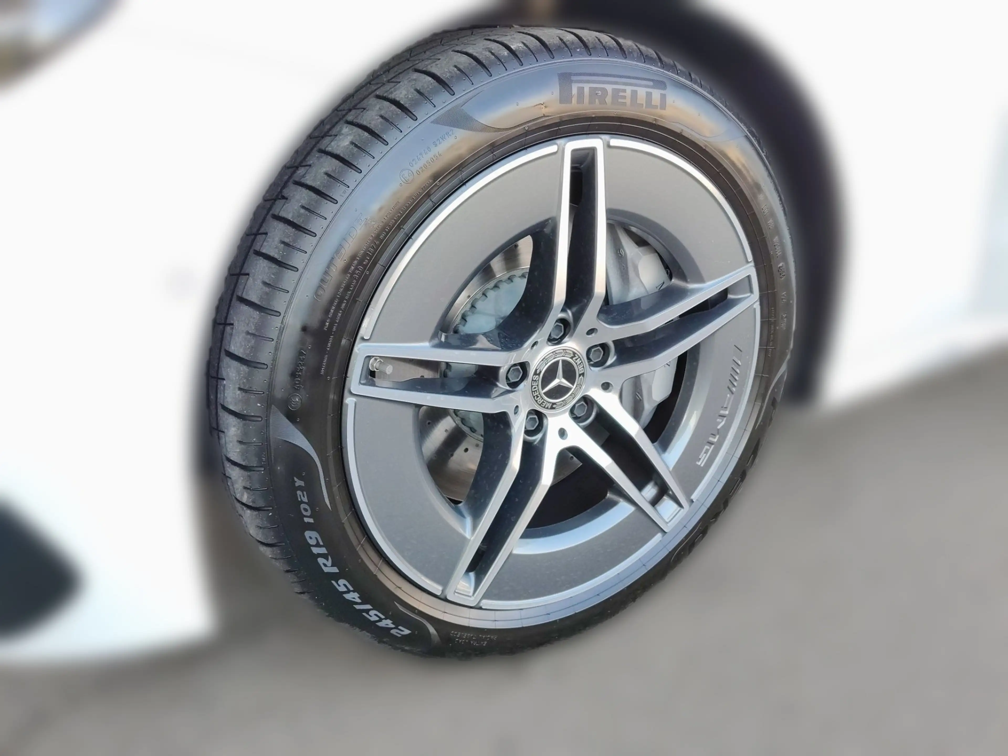Mercedes-Benz E 220 d AMG-Line Distronic Plus — photo 8