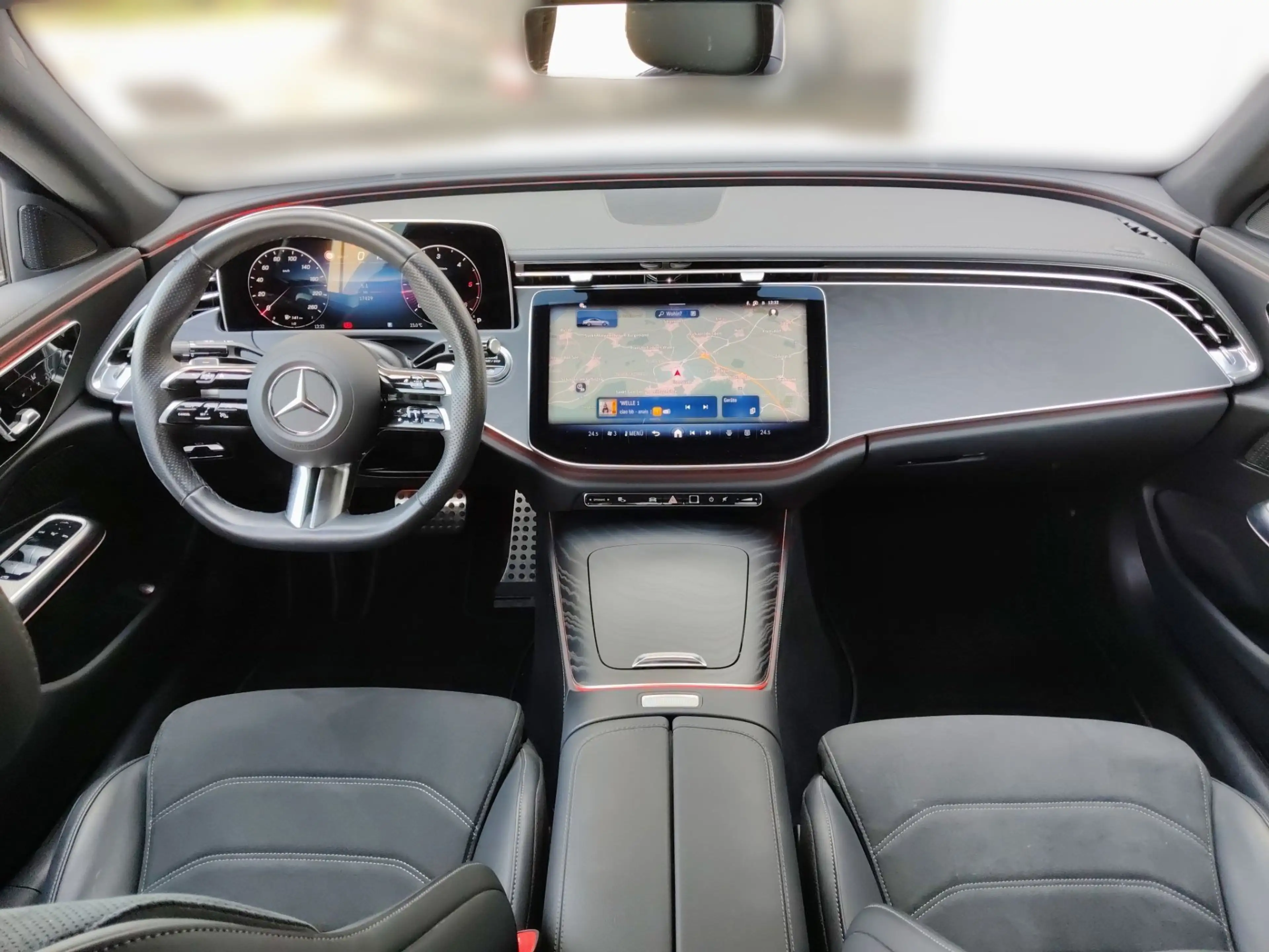 Mercedes-Benz E 220 d AMG-Line Distronic Plus — photo 13
