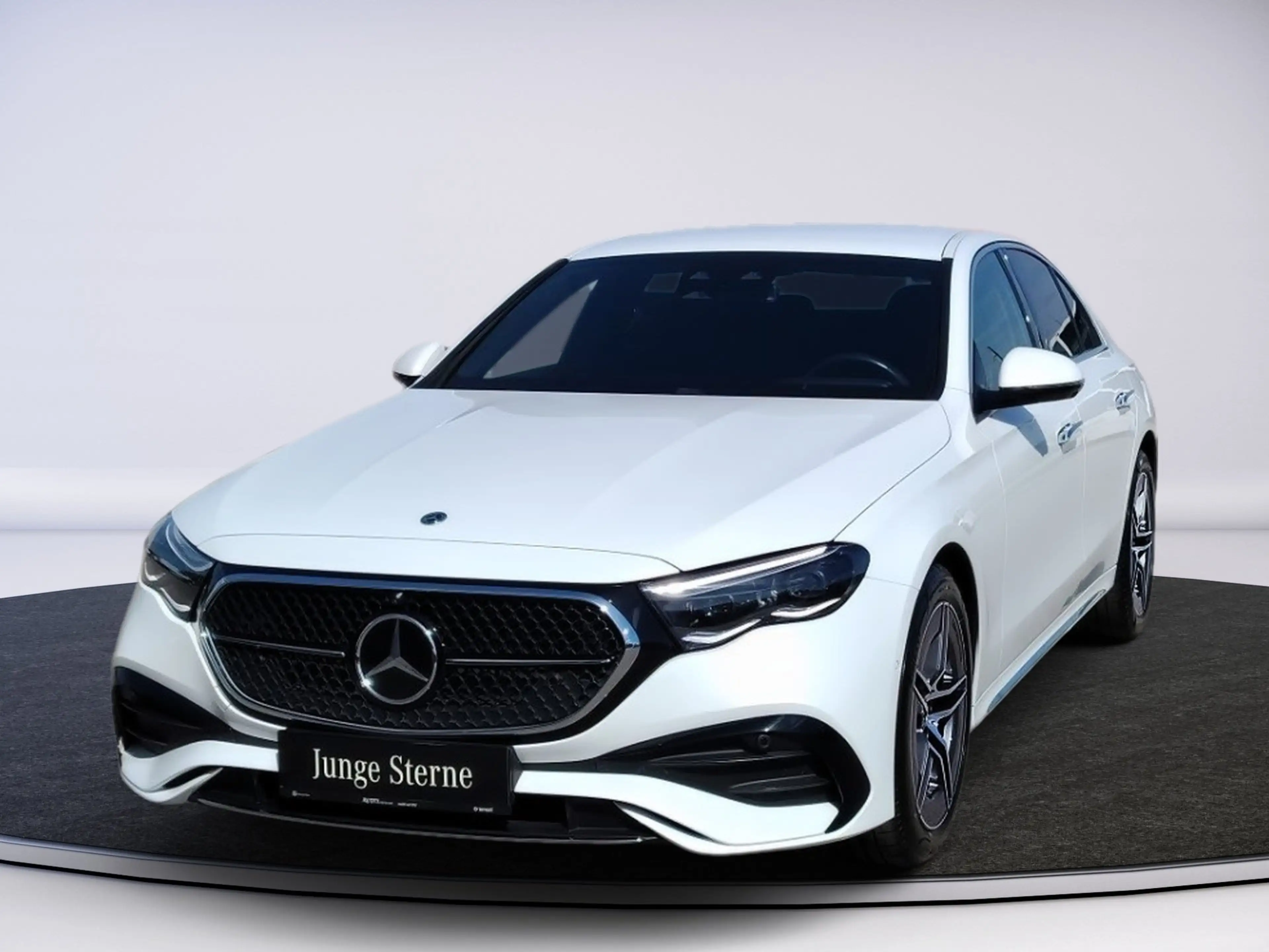 Mercedes-Benz E 220 d AMG-Line Distronic Plus — photo 3