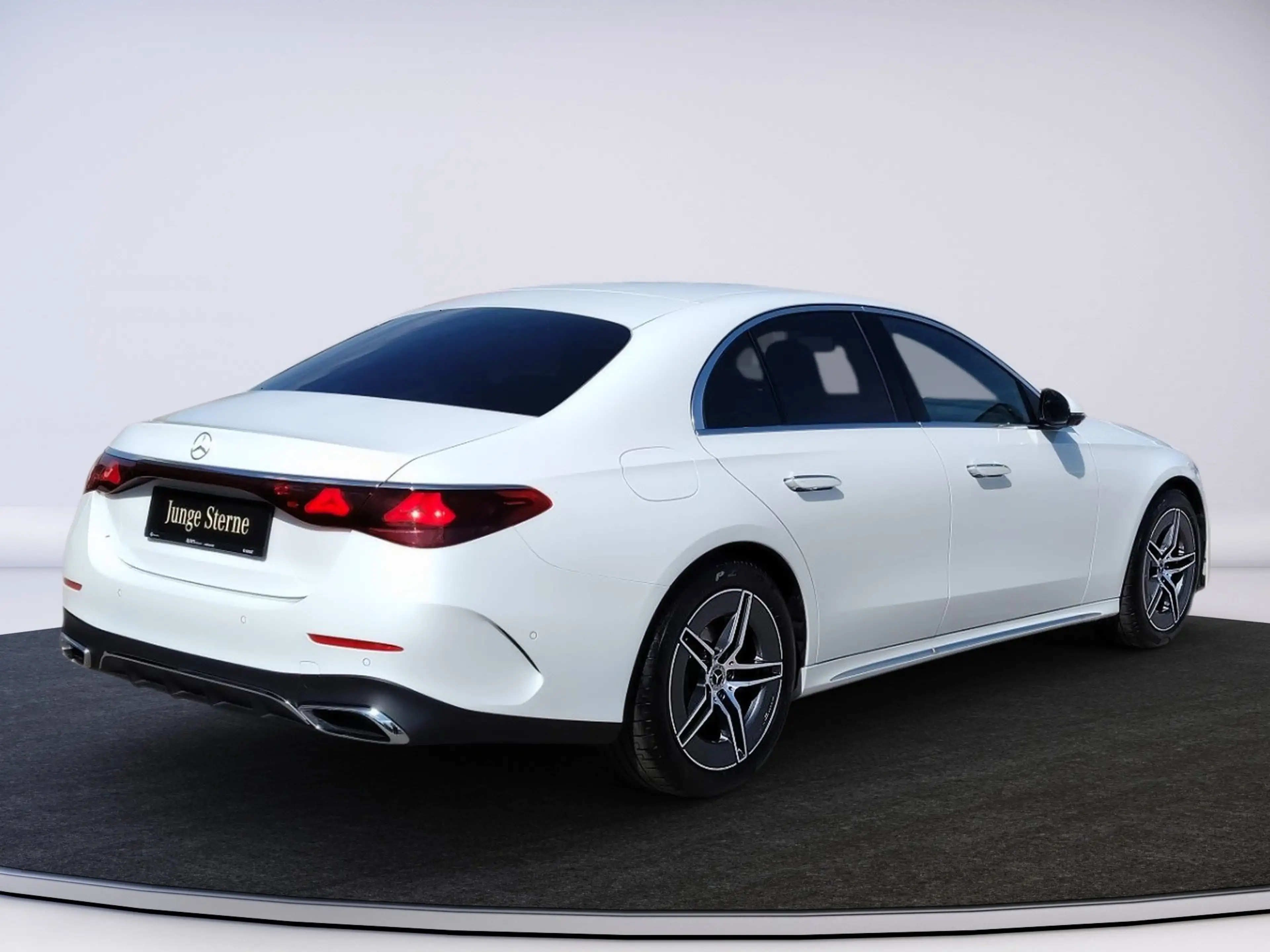 Mercedes-Benz E 220 d AMG-Line Distronic Plus — photo 6