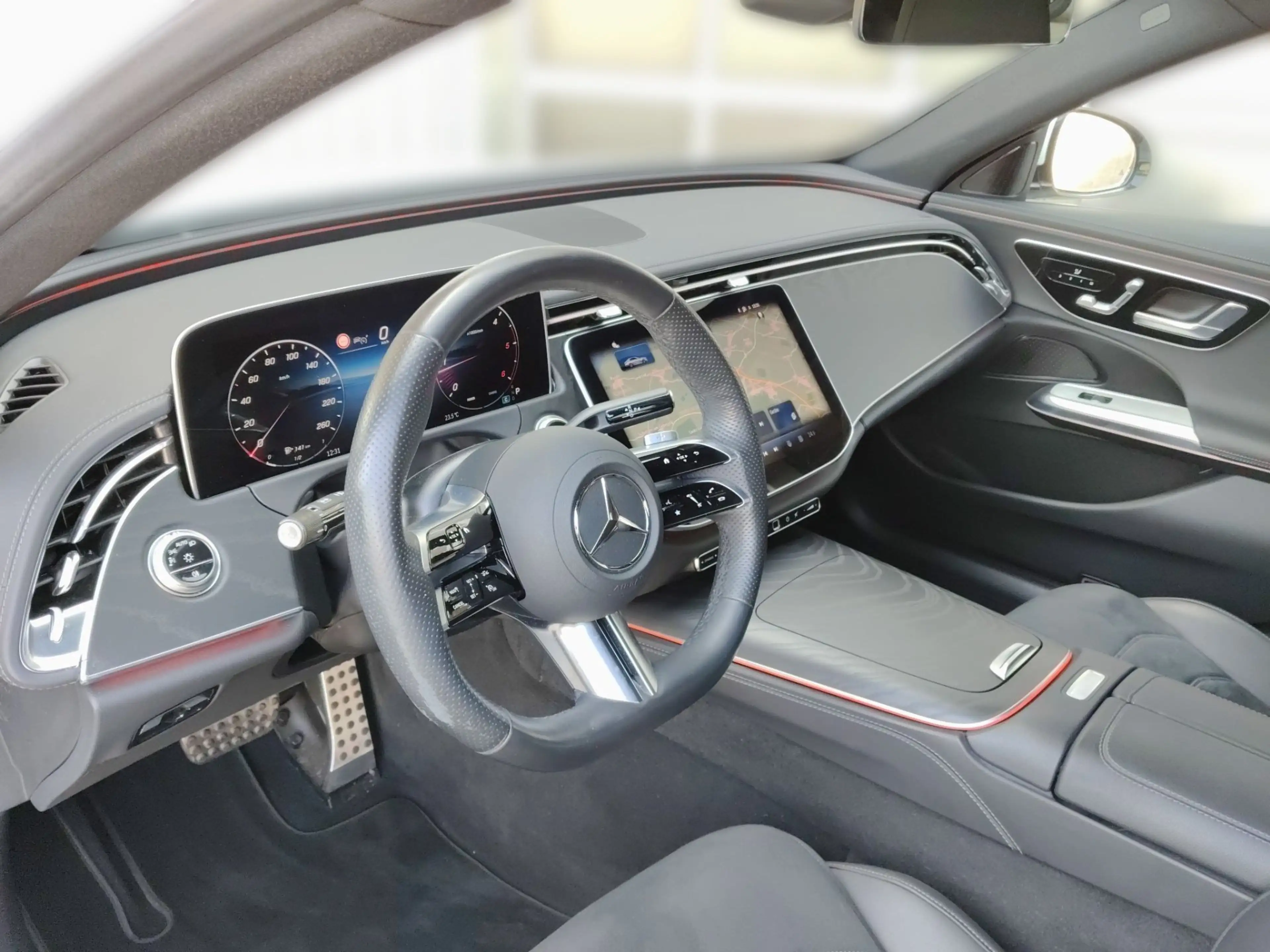 Mercedes-Benz E 220 d AMG-Line Distronic Plus — photo 10