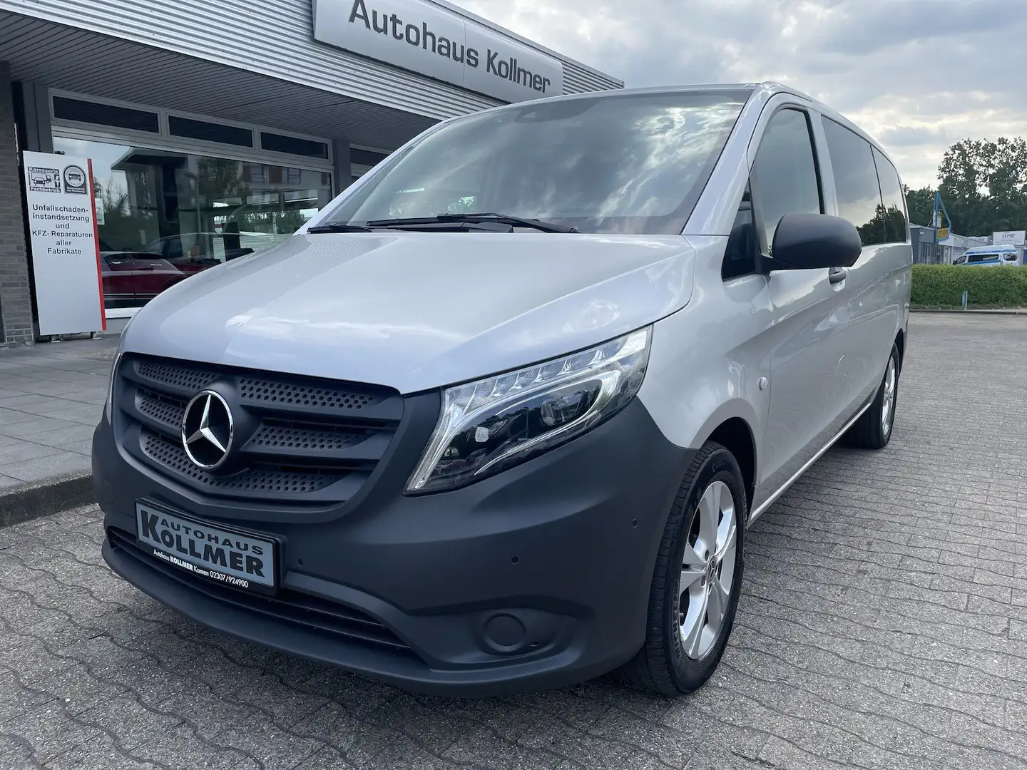 Mercedes-Benz Vito 119 Tourer Pro lang Standhzg*LED*Navi*8Sitz Zilver - 2