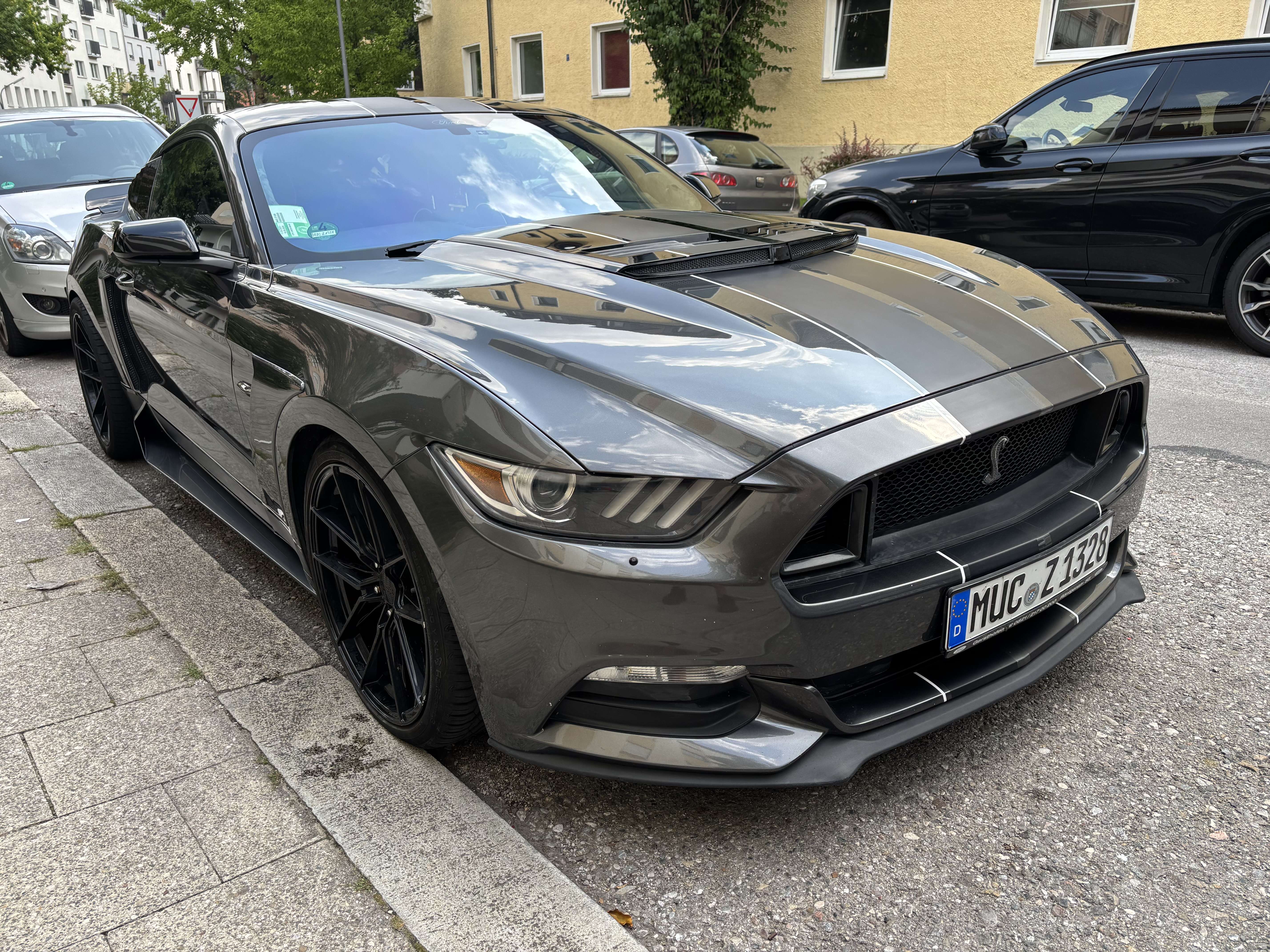 Second hand Ford Mustang 