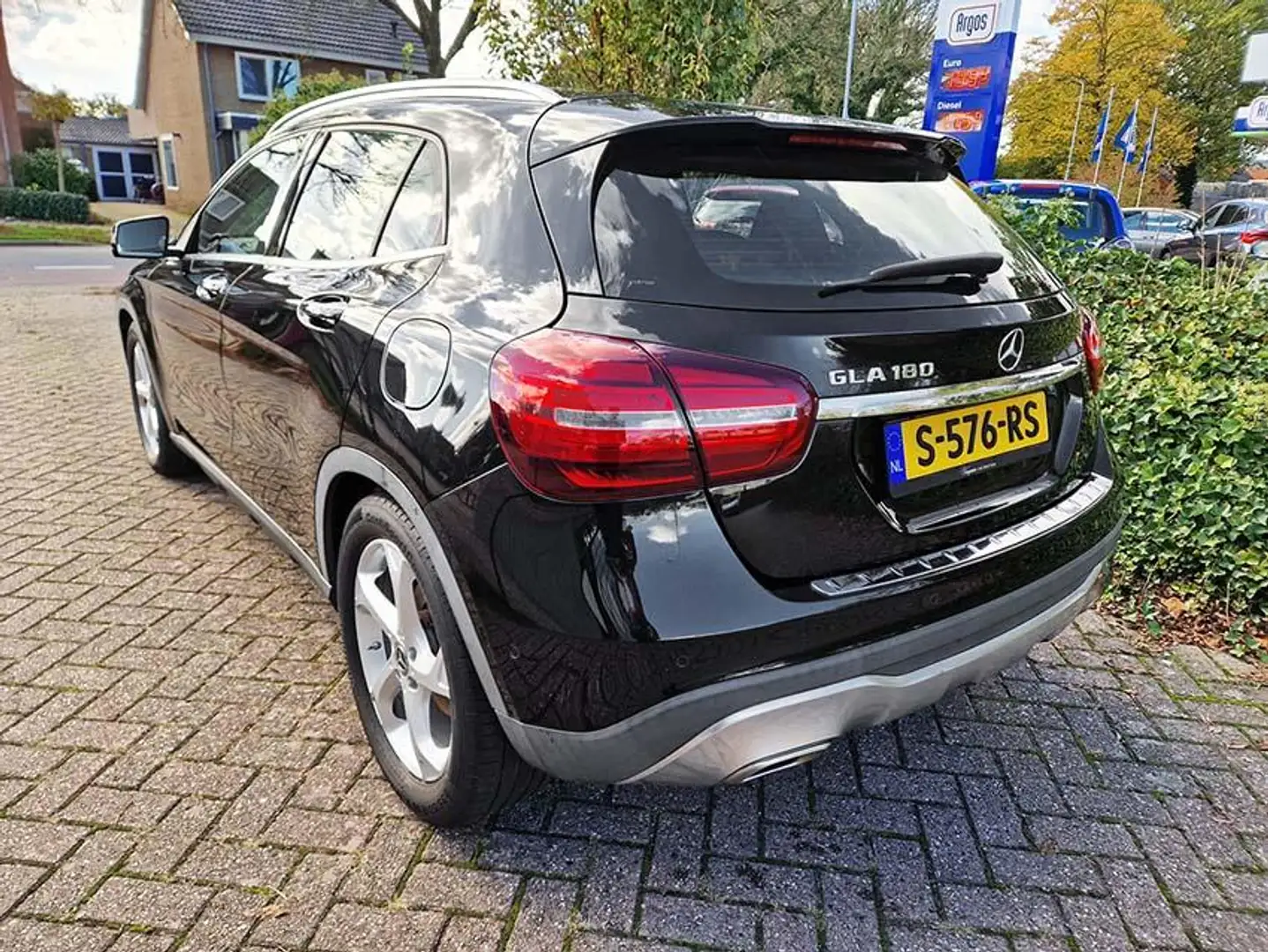 Mercedes-Benz GLA 180 Business Noir - 2