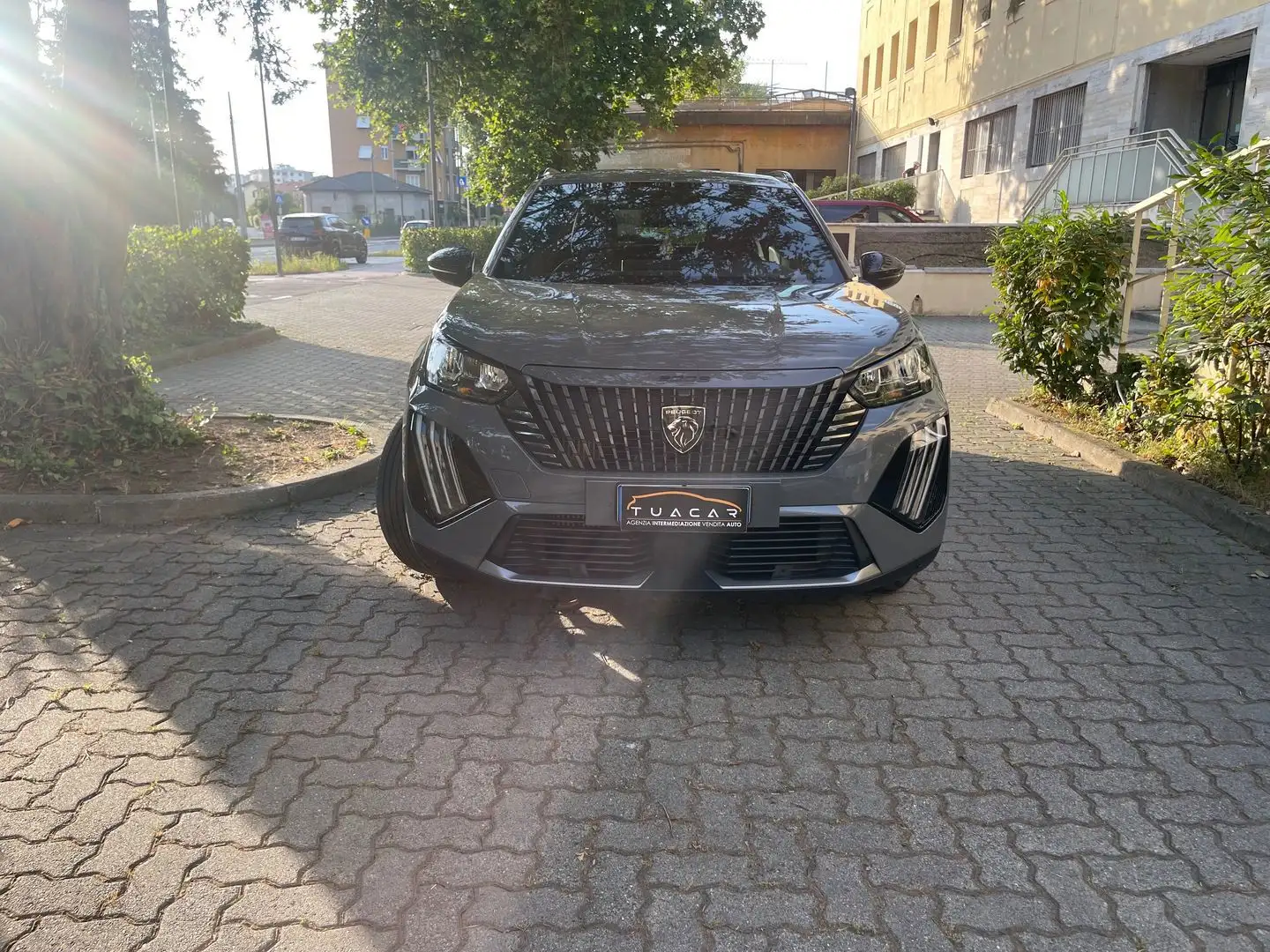 Peugeot 2008 Allure 1.2 PureTech 100 Gris - 2