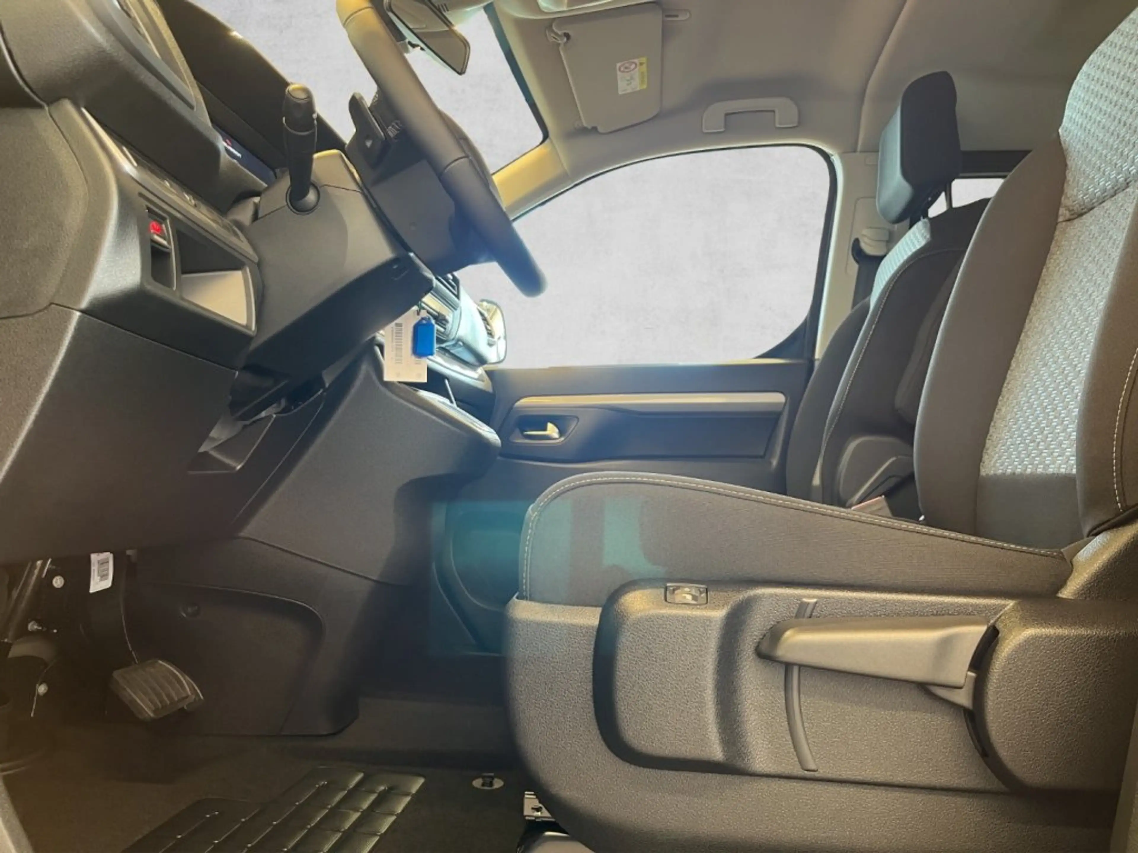 Peugeot Traveller Business L3 BHDI 180 EAT8 Top Ausstattung 8 Sitze — photo 9