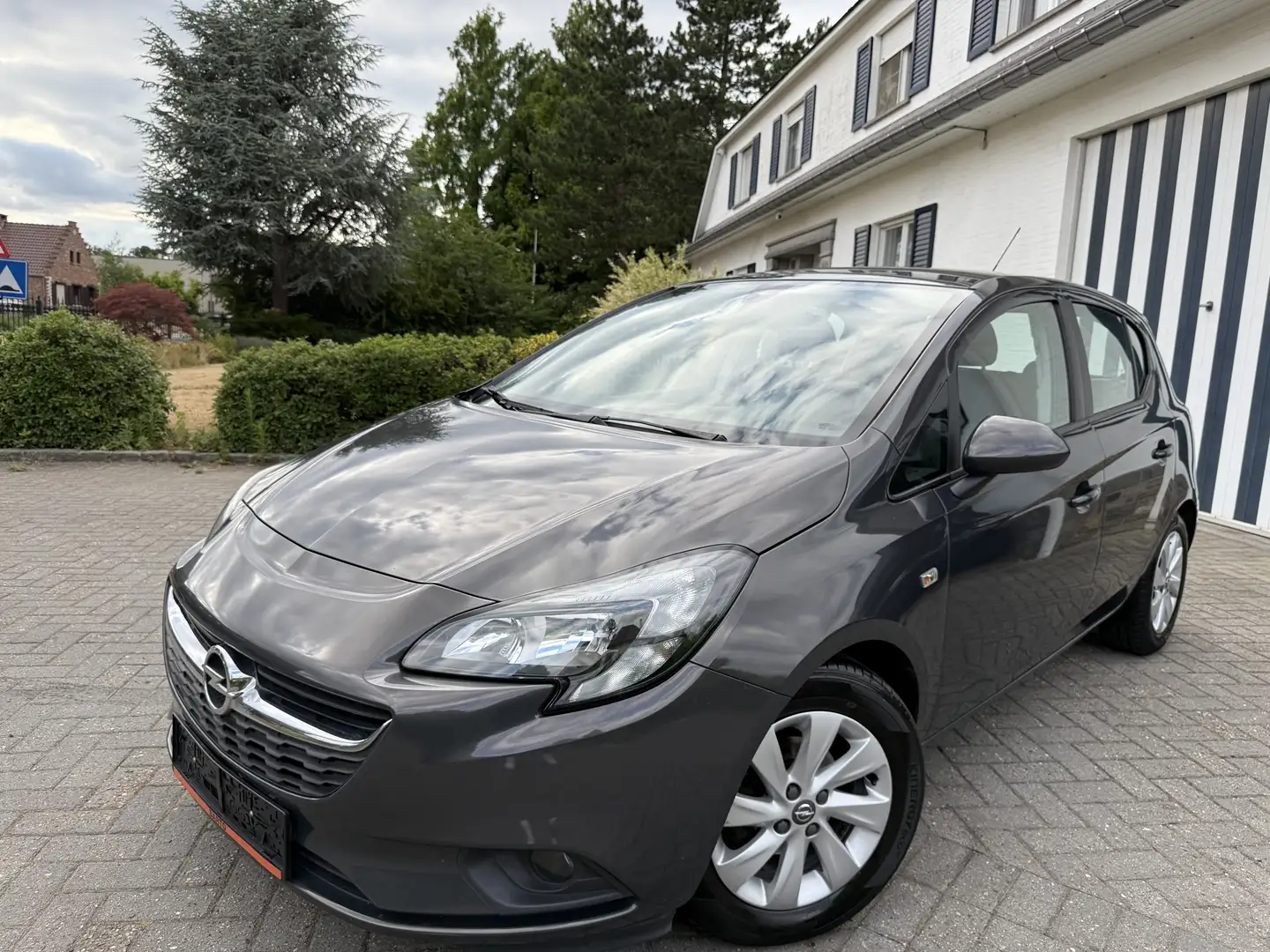 Opel Corsa 1.2 Edition Grijs - 1
