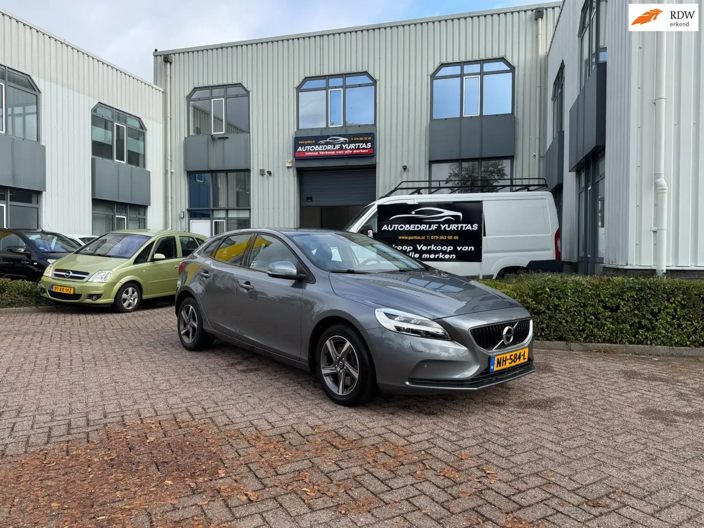Volvo V40 1.5 T2 R-Design AUTOMAAT!! Gris - 1
