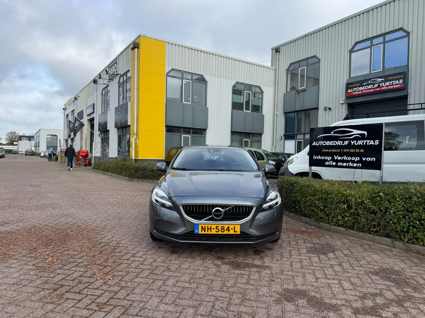 Volvo V40 1.5 T2 R-Design AUTOMAAT!! Gris - 2