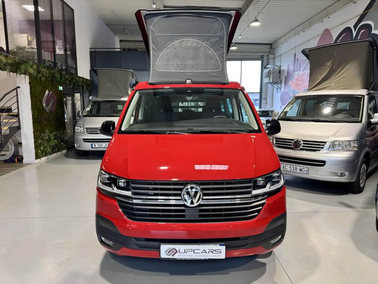 Volkswagen T6.1 2.0 TDI 150 BEACH CAMPER EDITION DSG7 Rood - 2