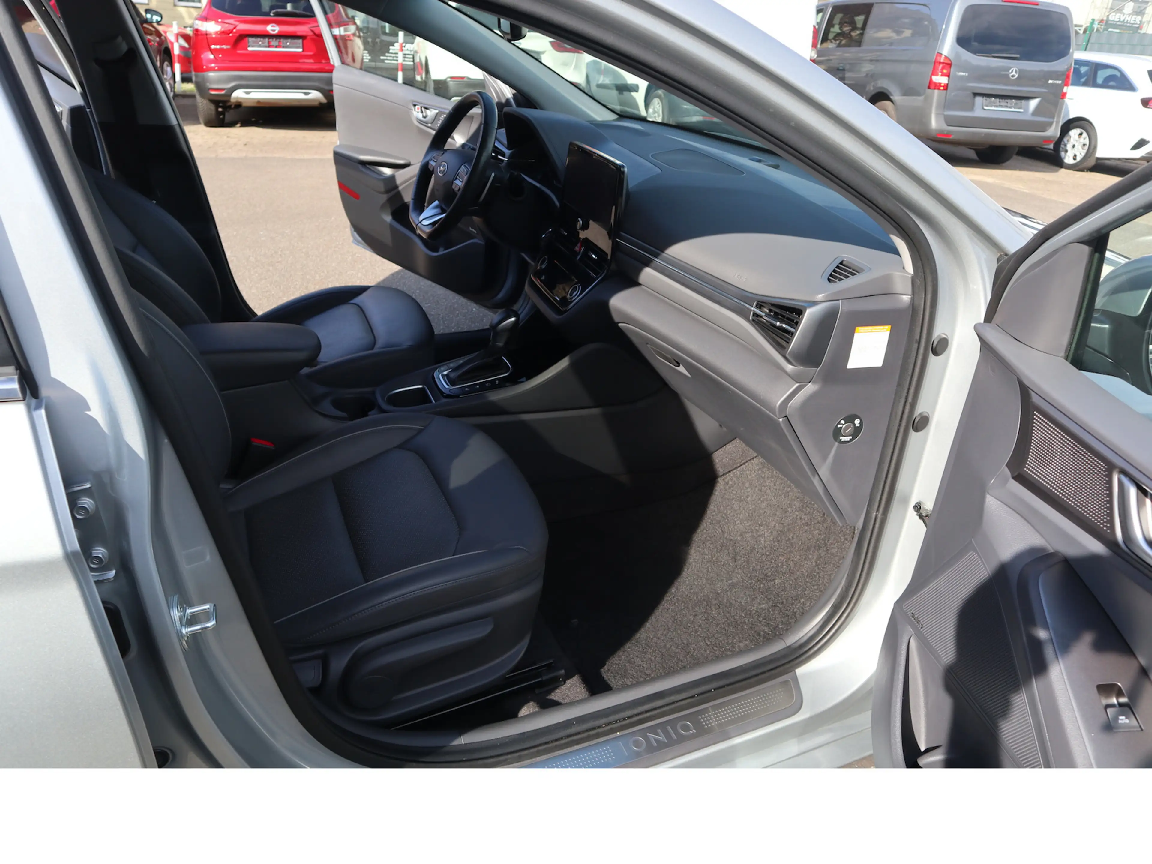 Hyundai IONIQ Premium Hybrid Navi Scheckheftgepflegt — photo 12
