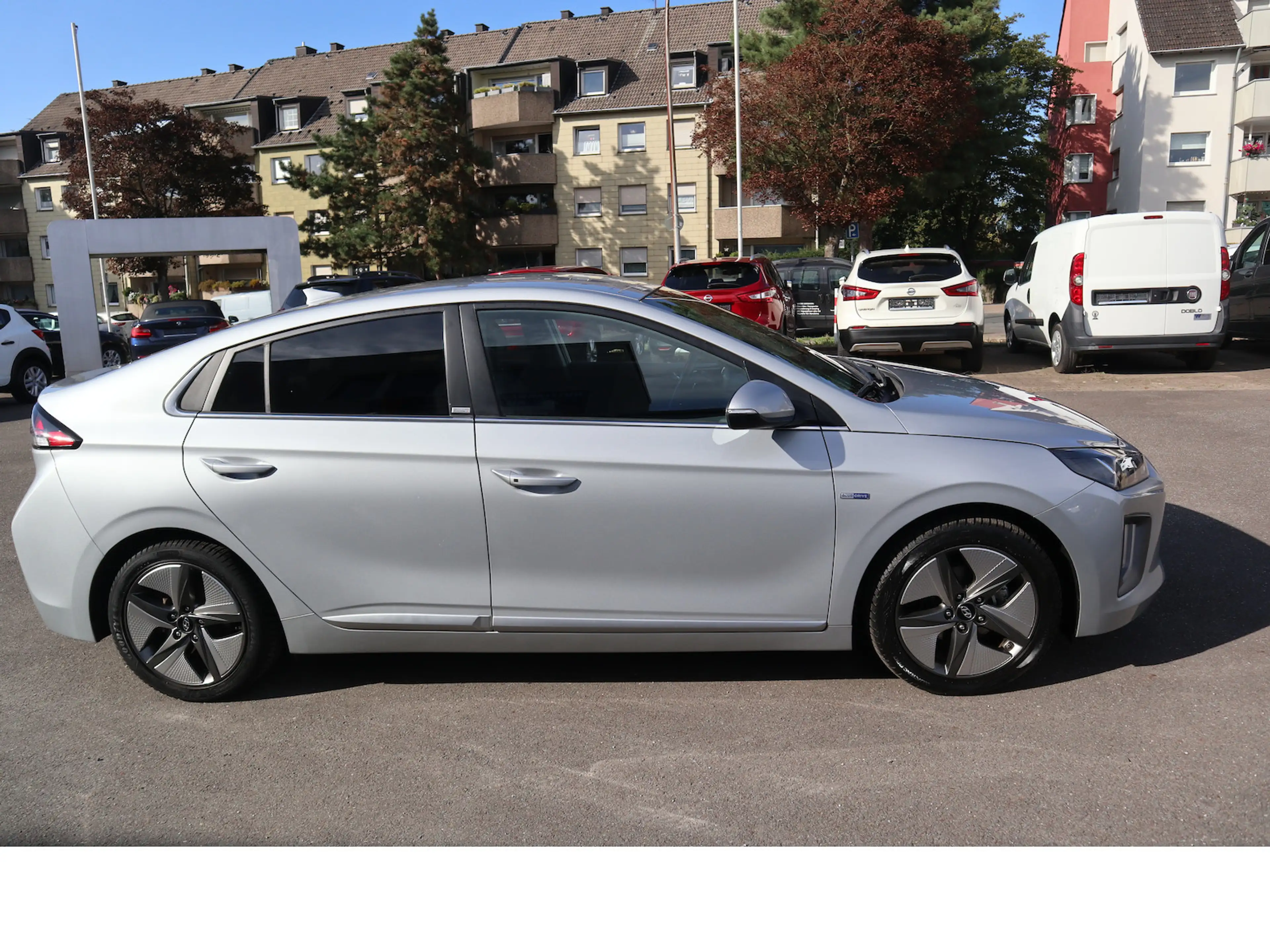 Hyundai IONIQ Premium Hybrid Navi Scheckheftgepflegt — photo 4