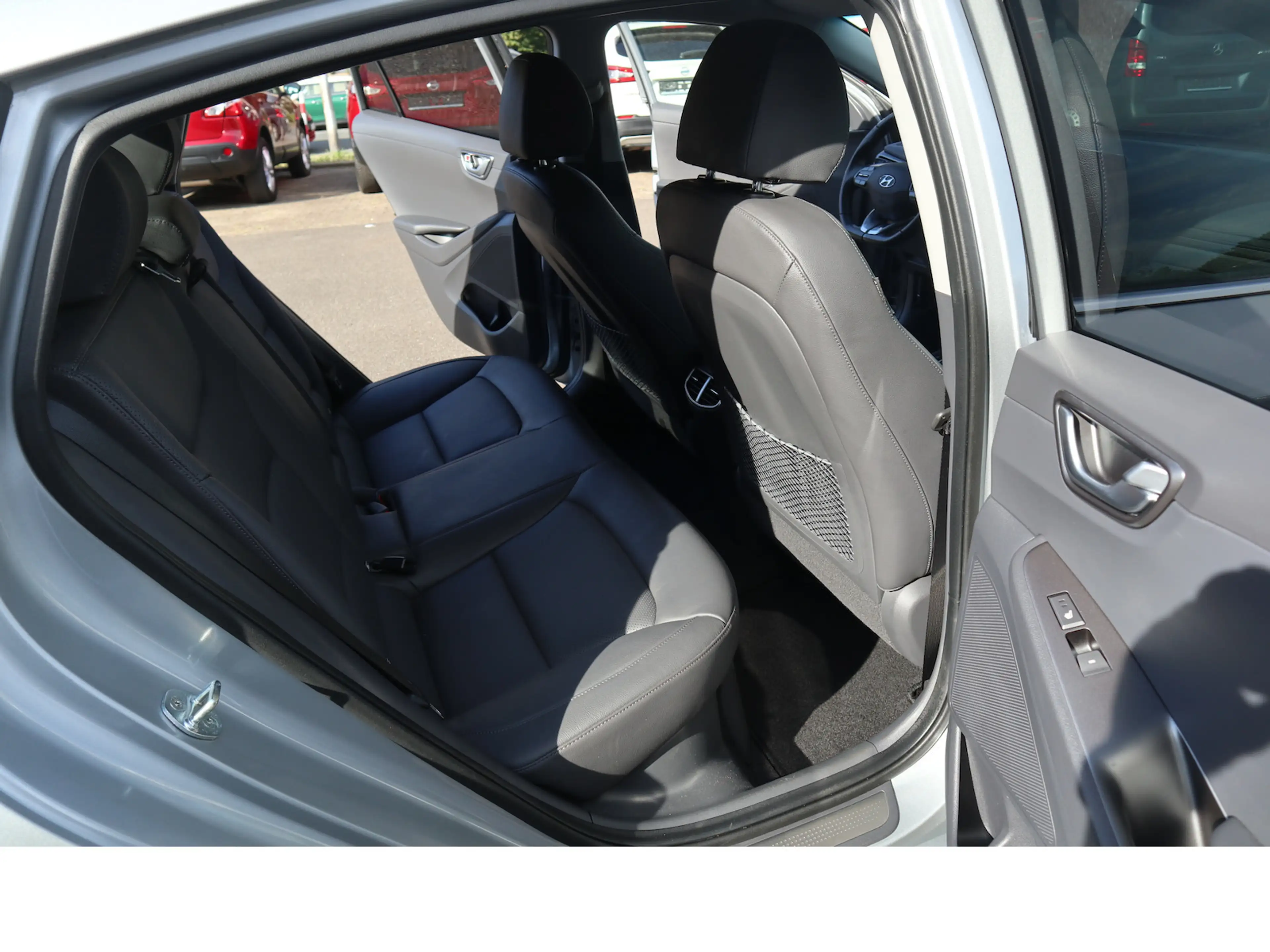 Hyundai IONIQ Premium Hybrid Navi Scheckheftgepflegt — photo 14