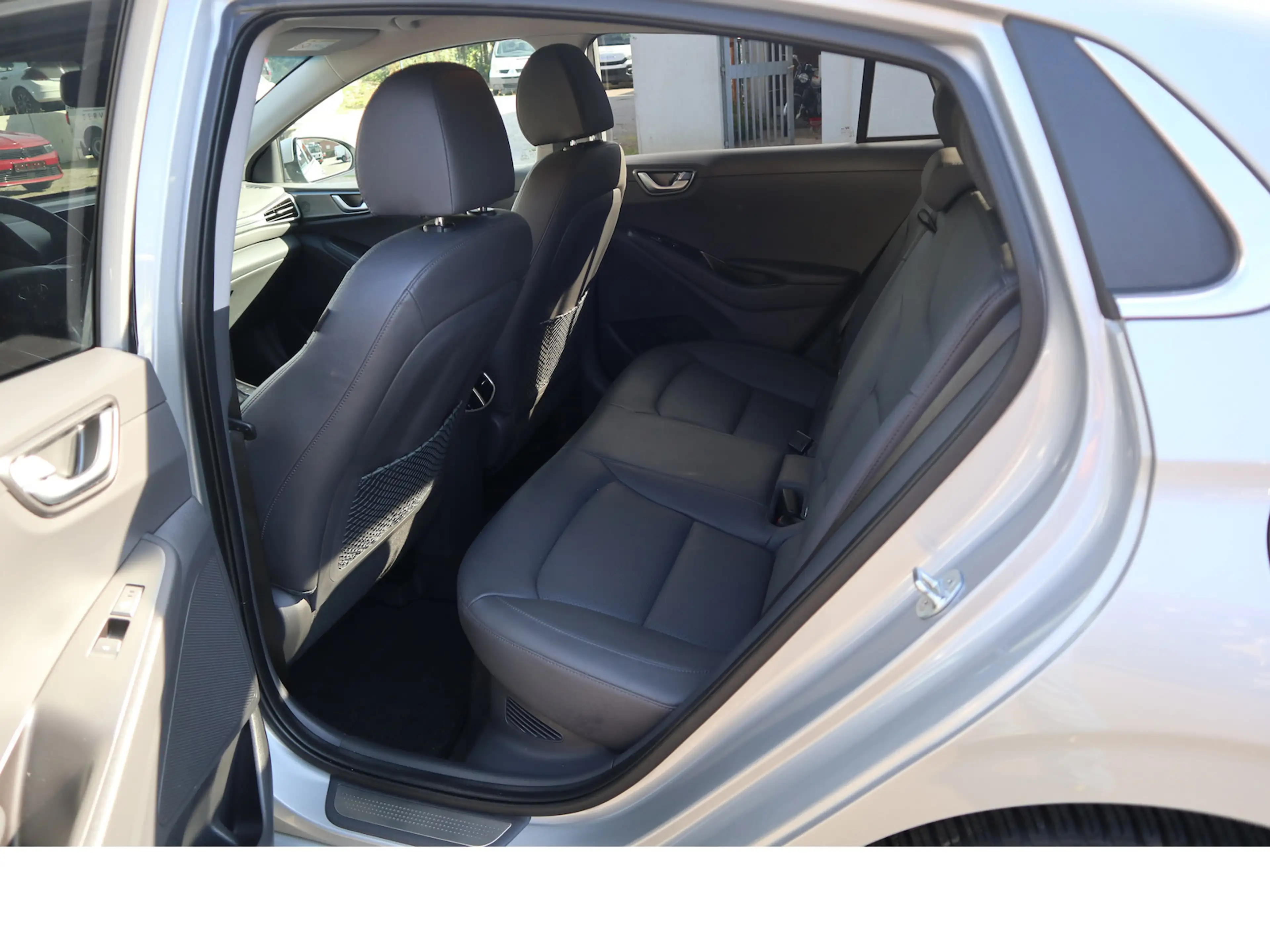Hyundai IONIQ Premium Hybrid Navi Scheckheftgepflegt — photo 10