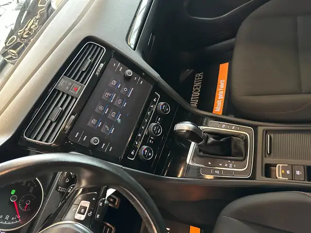 Volkswagen Golf view 12
