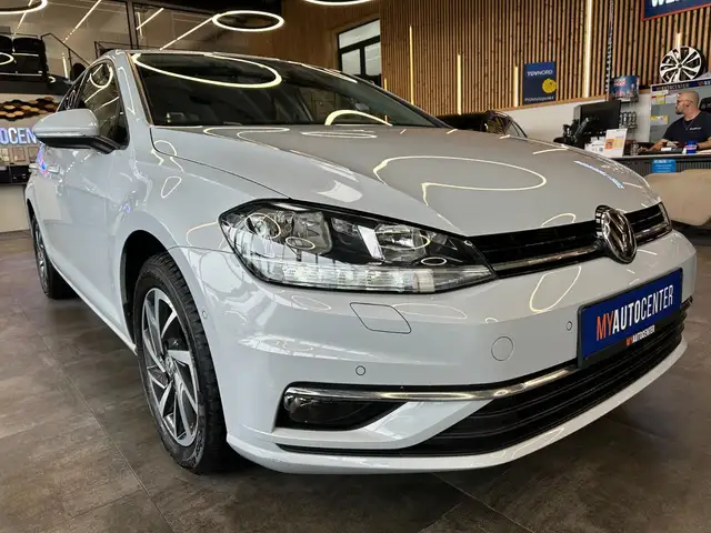 Volkswagen Golf view 3
