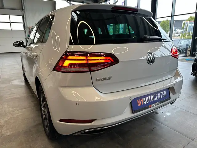 Volkswagen Golf view 5