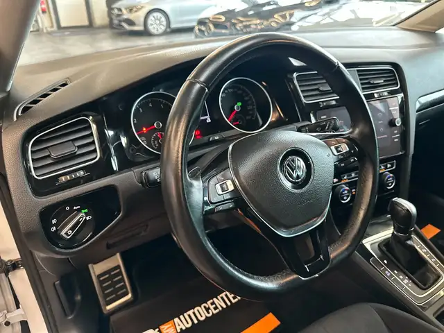 Volkswagen Golf view 8