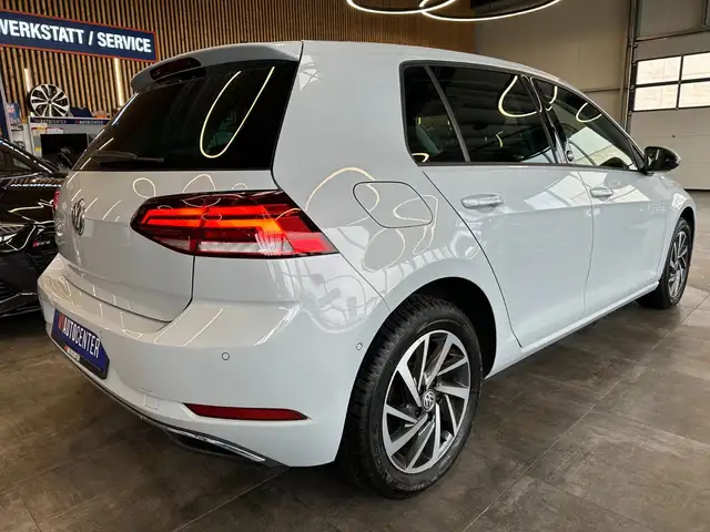 Volkswagen Golf view 2