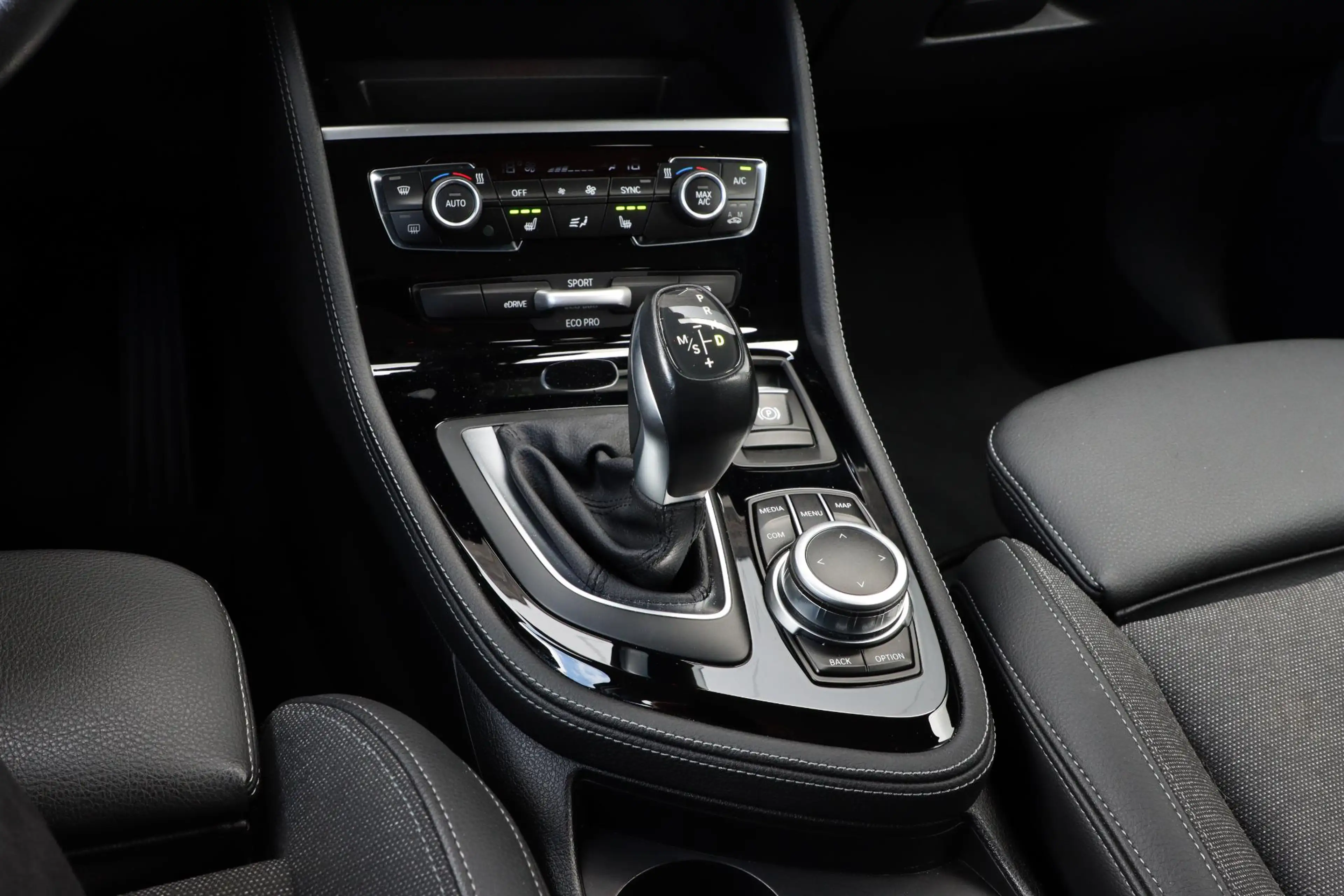 BMW 225 2-serie Active Tourer 225xe iPerformance Sportline — photo 42