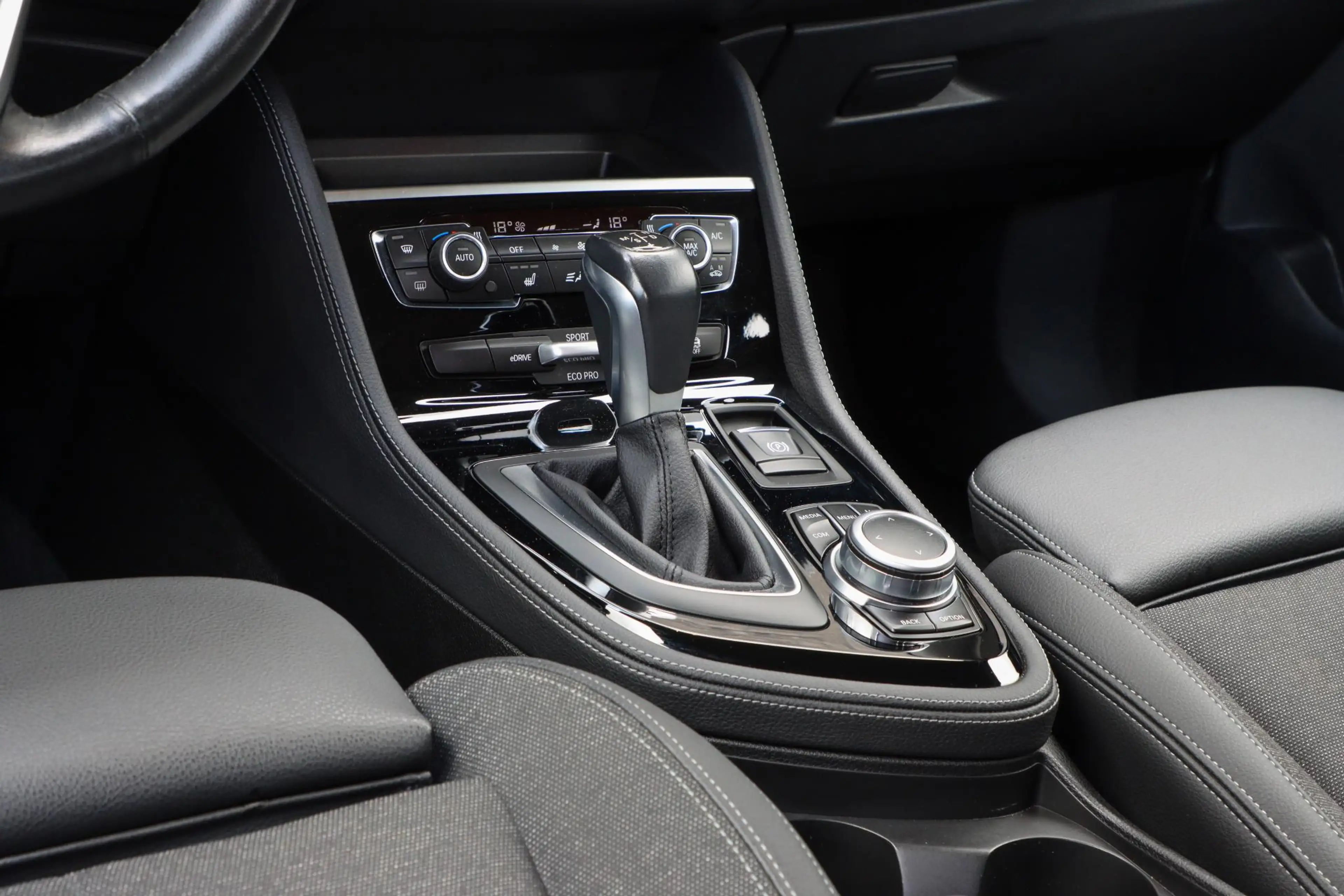 BMW 225 2-serie Active Tourer 225xe iPerformance Sportline — photo 41