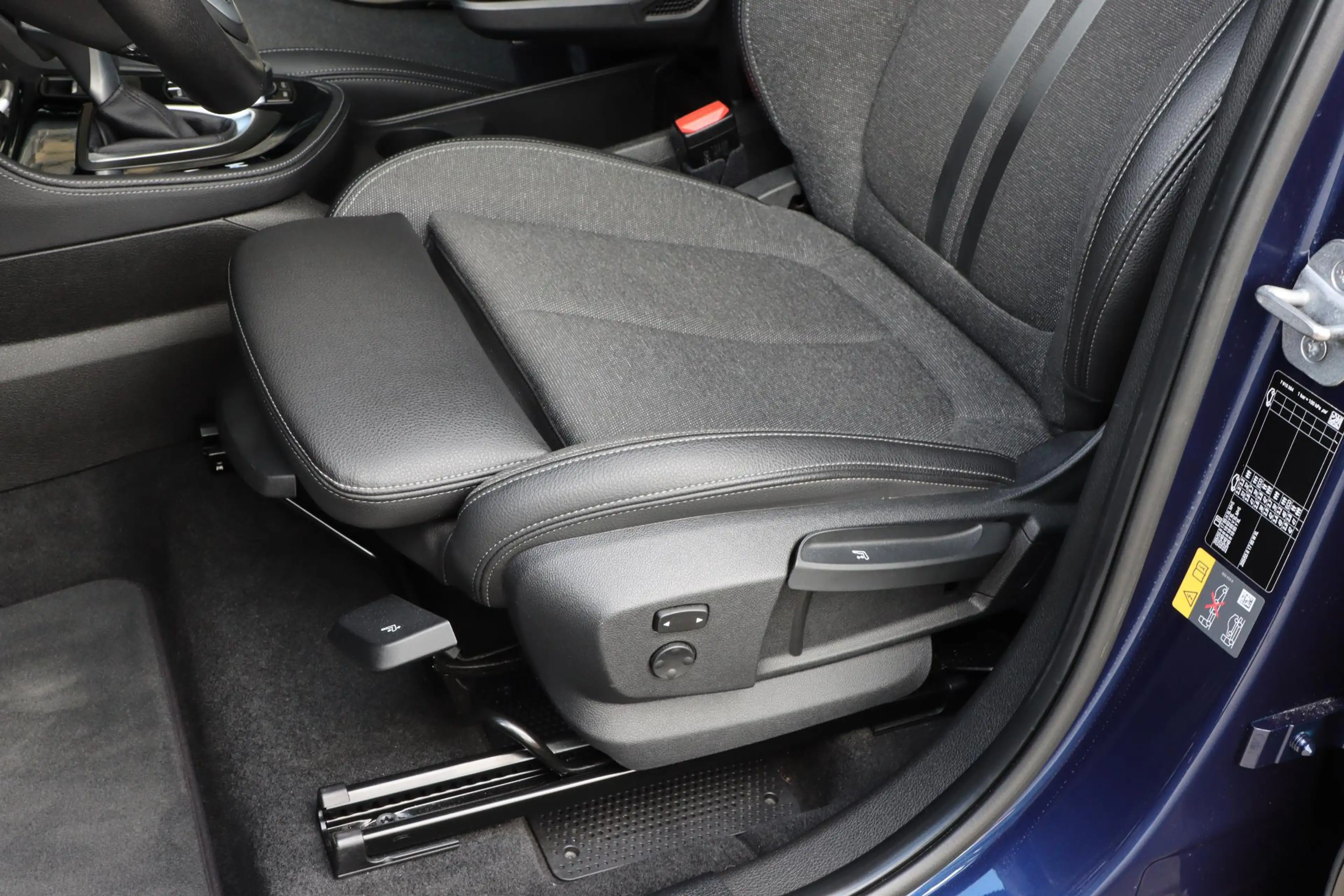 BMW 225 2-serie Active Tourer 225xe iPerformance Sportline — photo 26