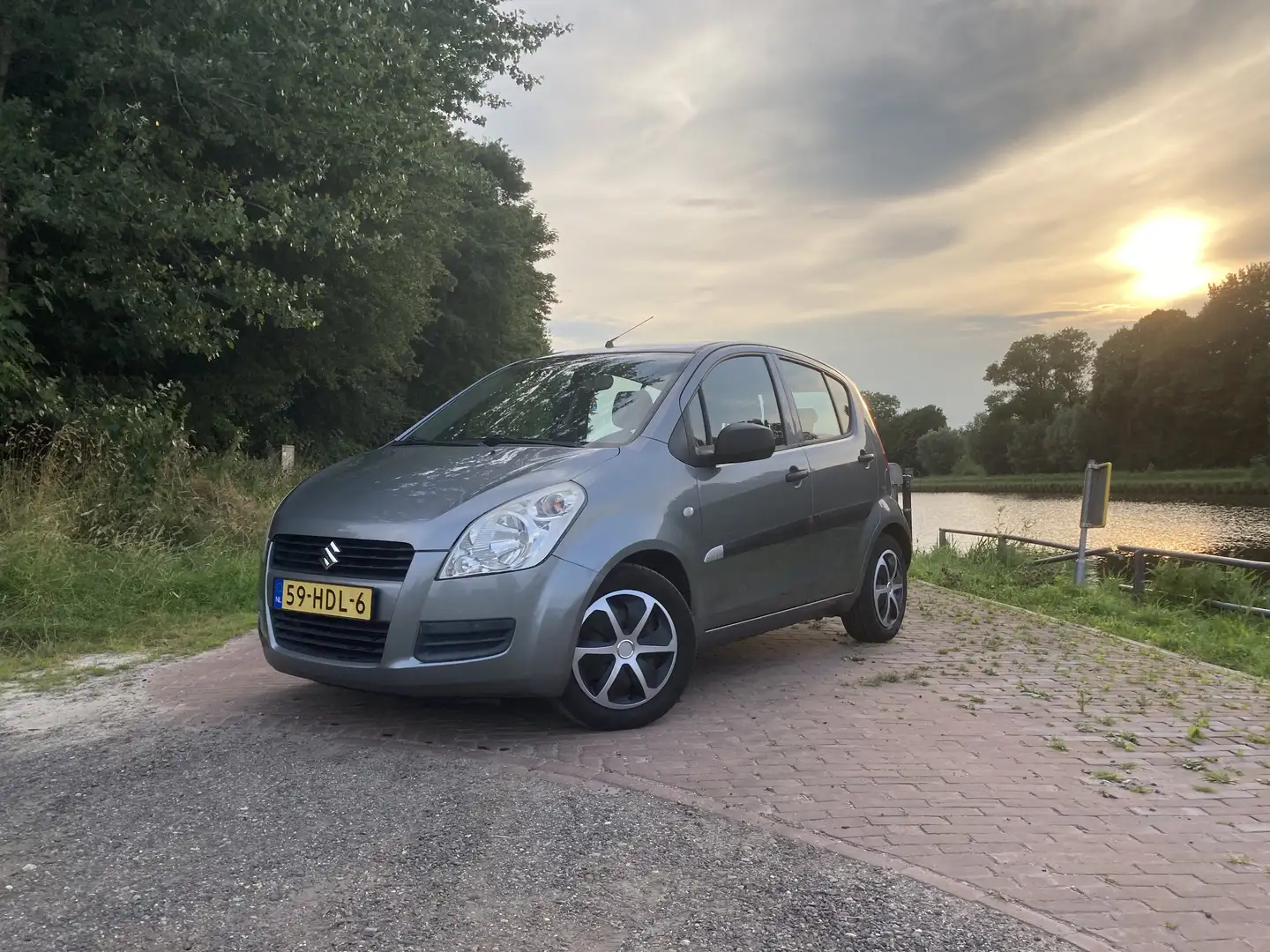 Suzuki Splash 1.0 Trend Szary - 1