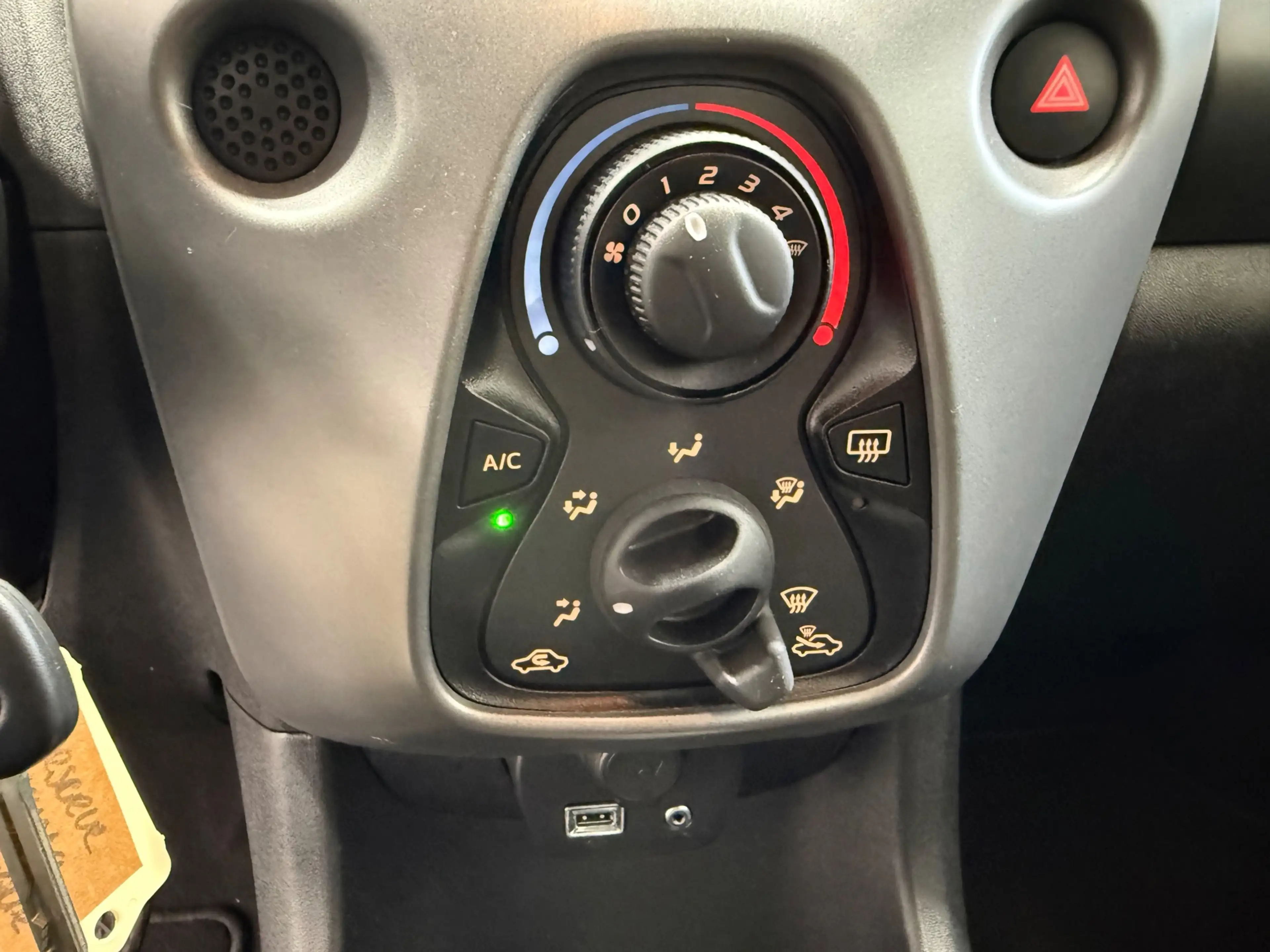 Toyota Aygo 1.0 VVT-i x-play — photo 15