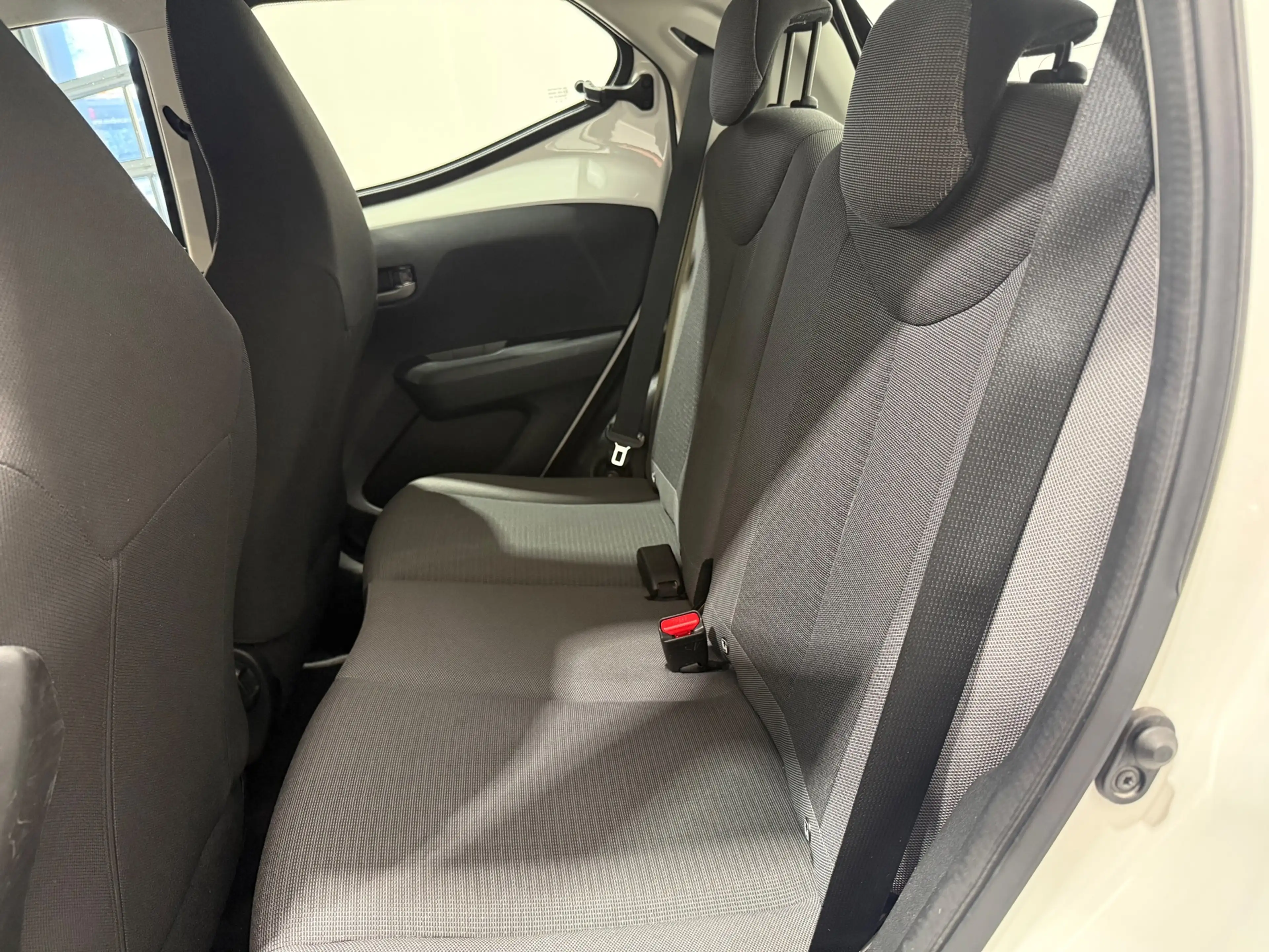 Toyota Aygo 1.0 VVT-i x-play — photo 5
