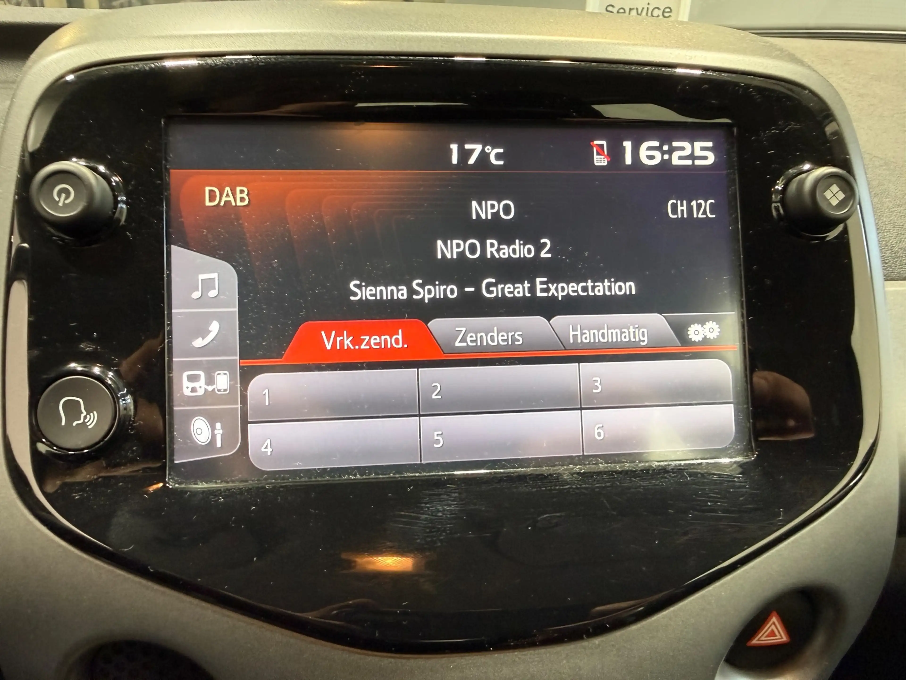 Toyota Aygo 1.0 VVT-i x-play — photo 13