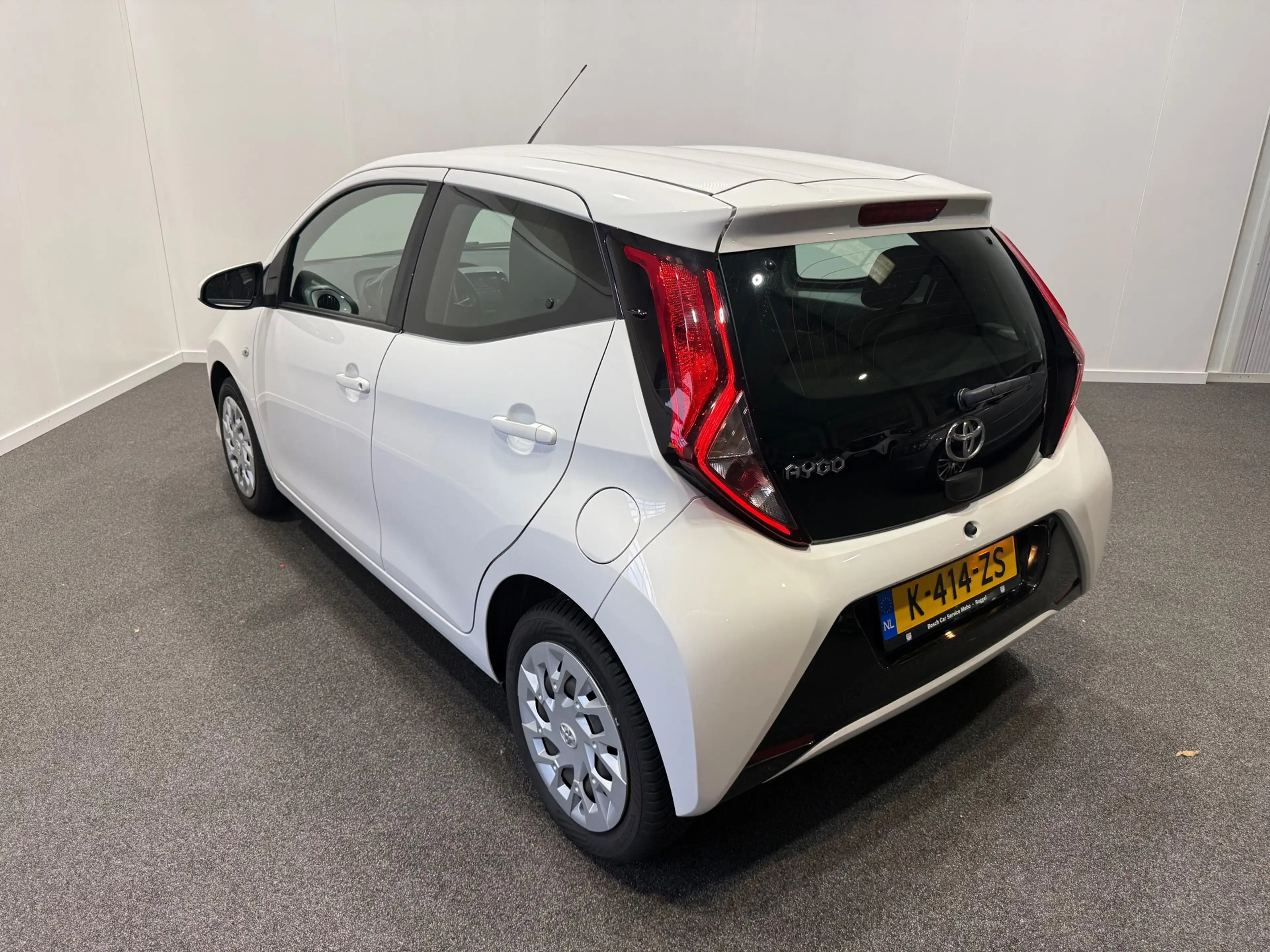 Toyota Aygo 1.0 VVT-i x-play — photo 16