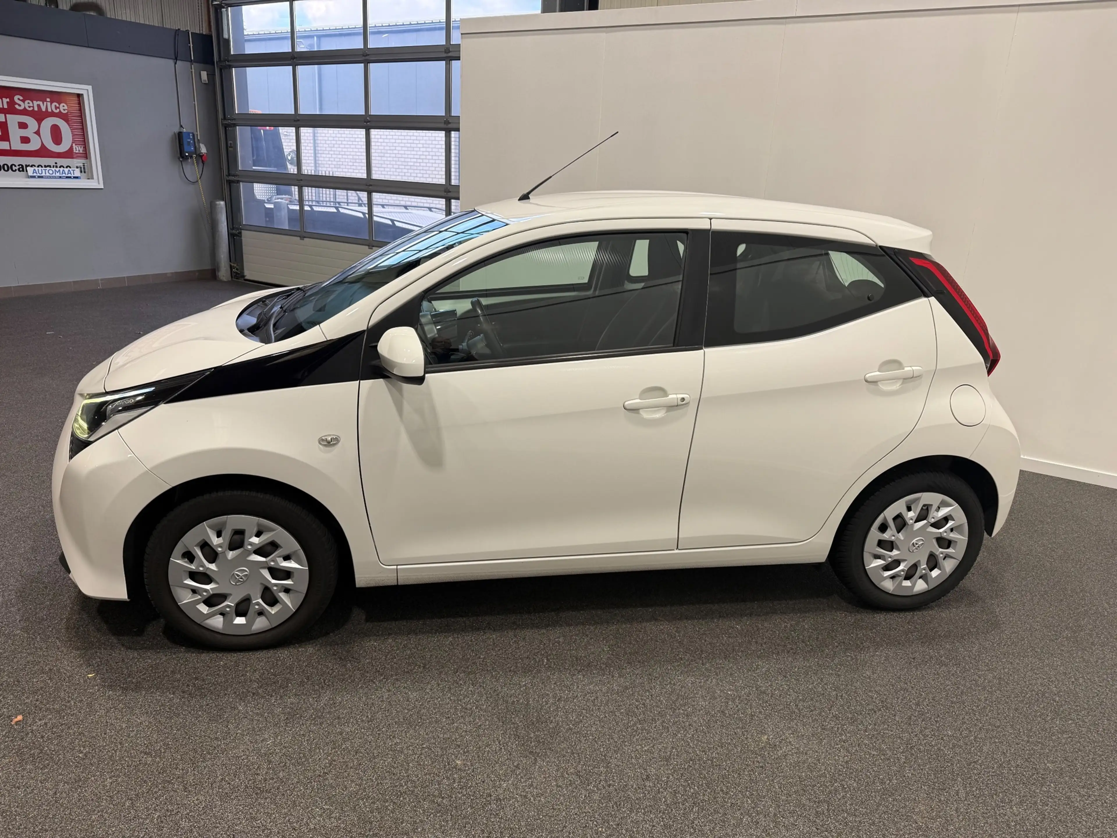 Toyota Aygo 1.0 VVT-i x-play — photo 4