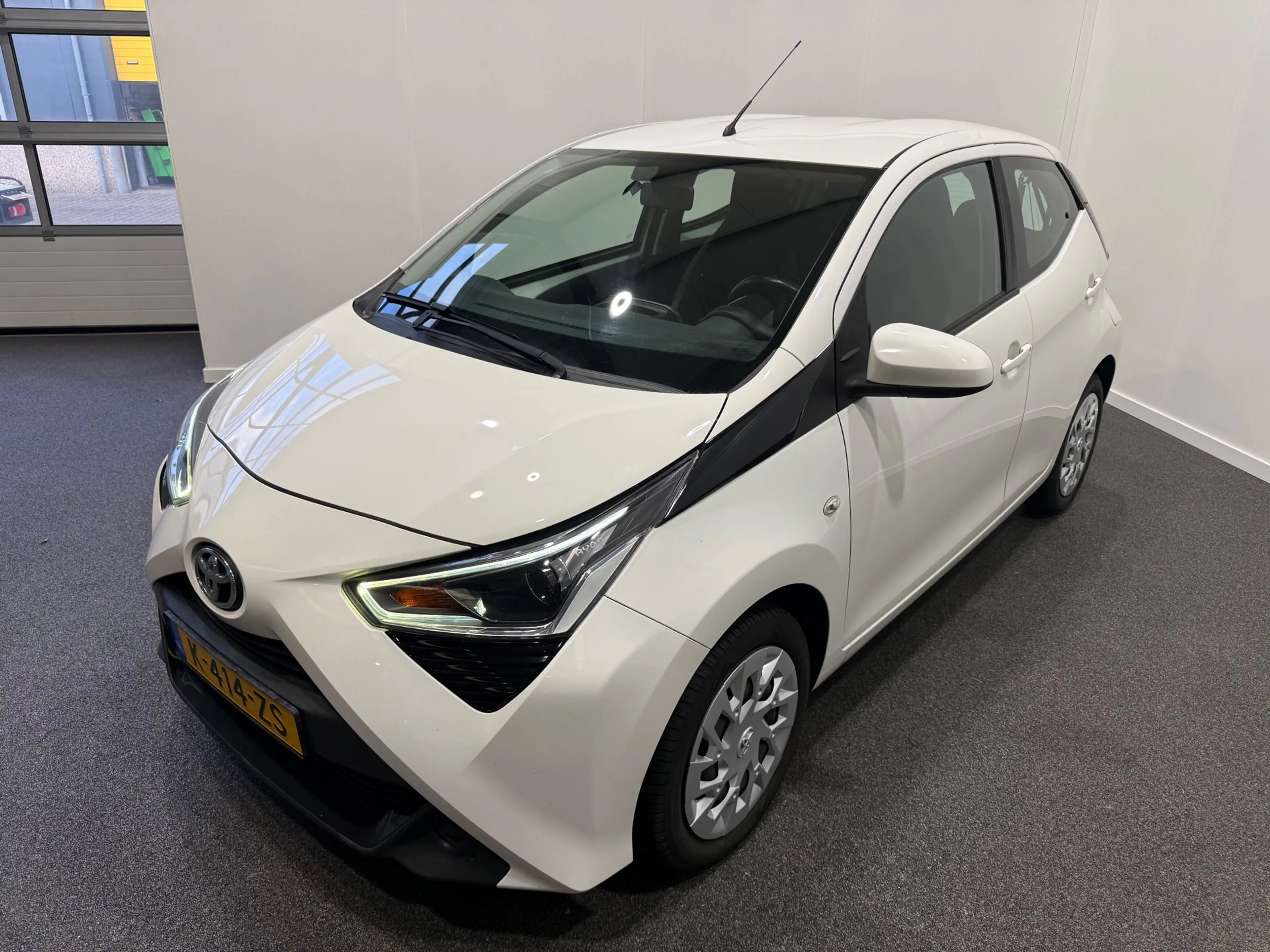 Toyota Aygo 1.0 VVT-i x-play — photo 3