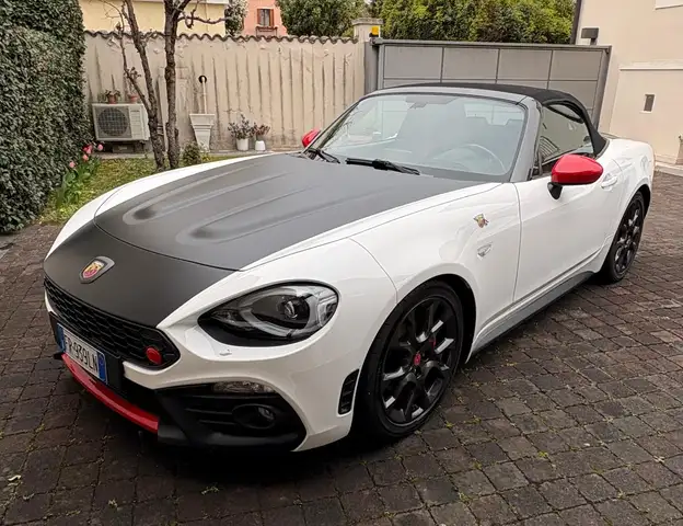 Abarth 124 Spider
