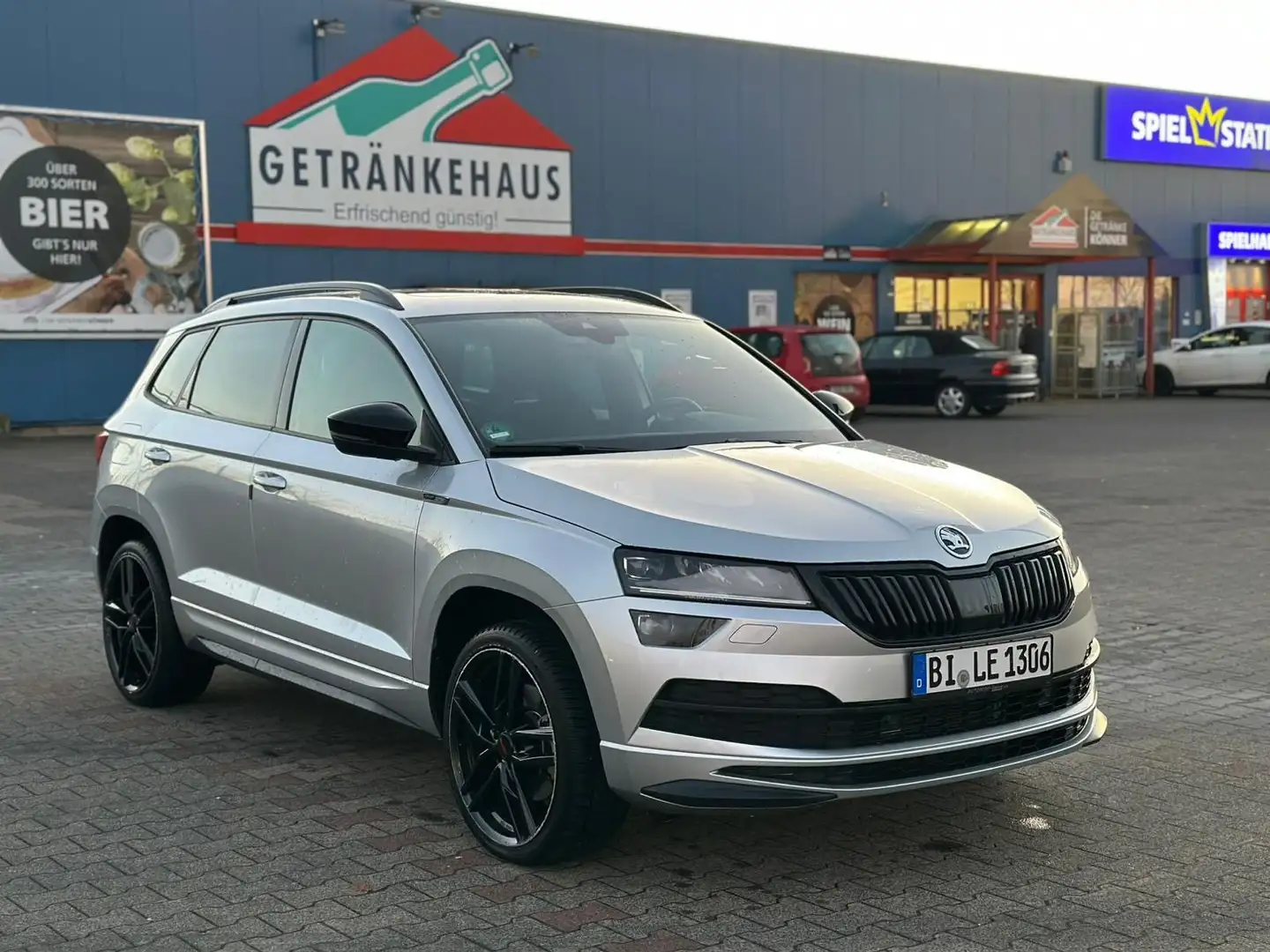 Skoda Karoq Sportline 4x4 AUTOMATIK Silber - 1