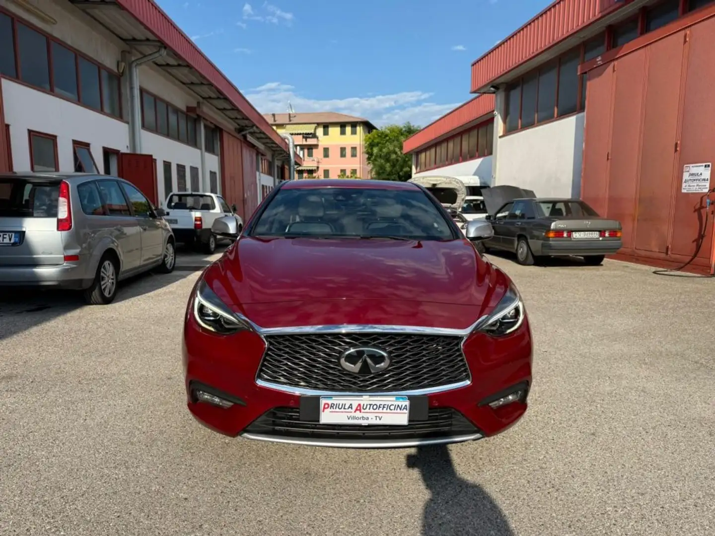 Infiniti Q30 1.5 diesel Premium Tech EURO 6B Червоний - 2