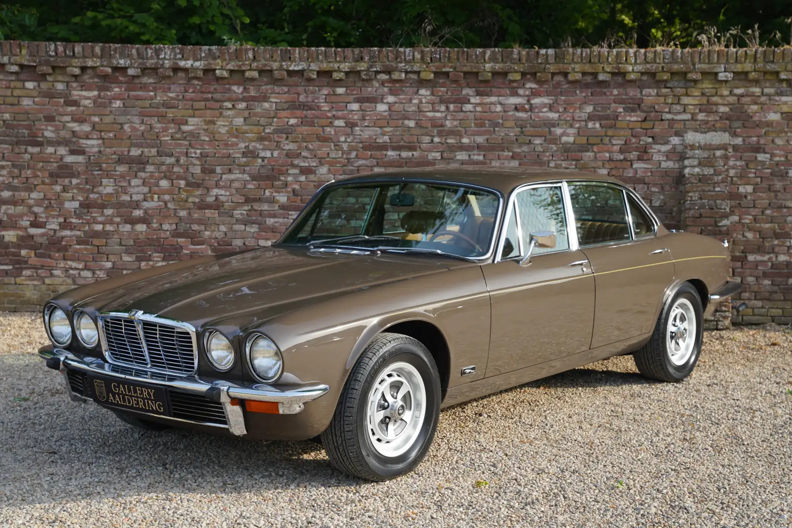 Jaguar XJ6 XJ6-L 4.2 Litre Saloon Series II TOP ORIGINAL COND Marrone - 1