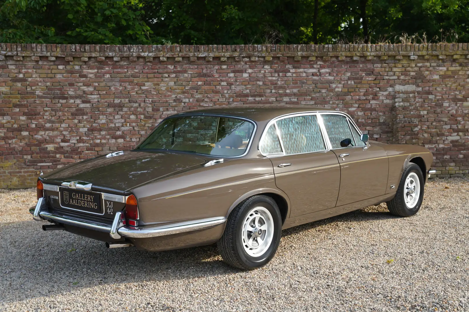 Jaguar XJ6 XJ6-L 4.2 Litre Saloon Series II TOP ORIGINAL COND Marrone - 2