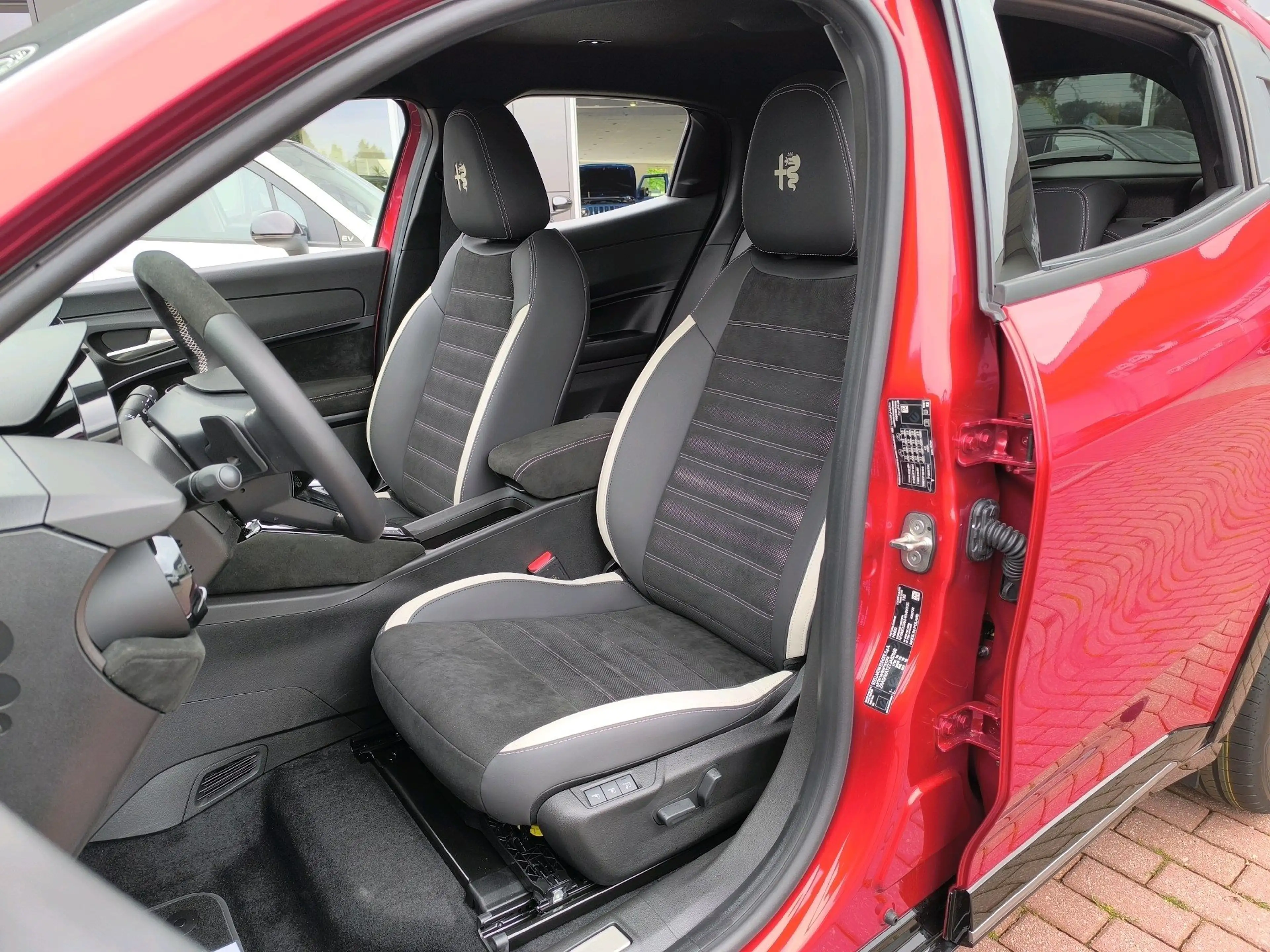 Alfa Romeo Junior Ibrida 1.2 VGT 48V-Hybrid 107 kW Sport Speciale — photo 9