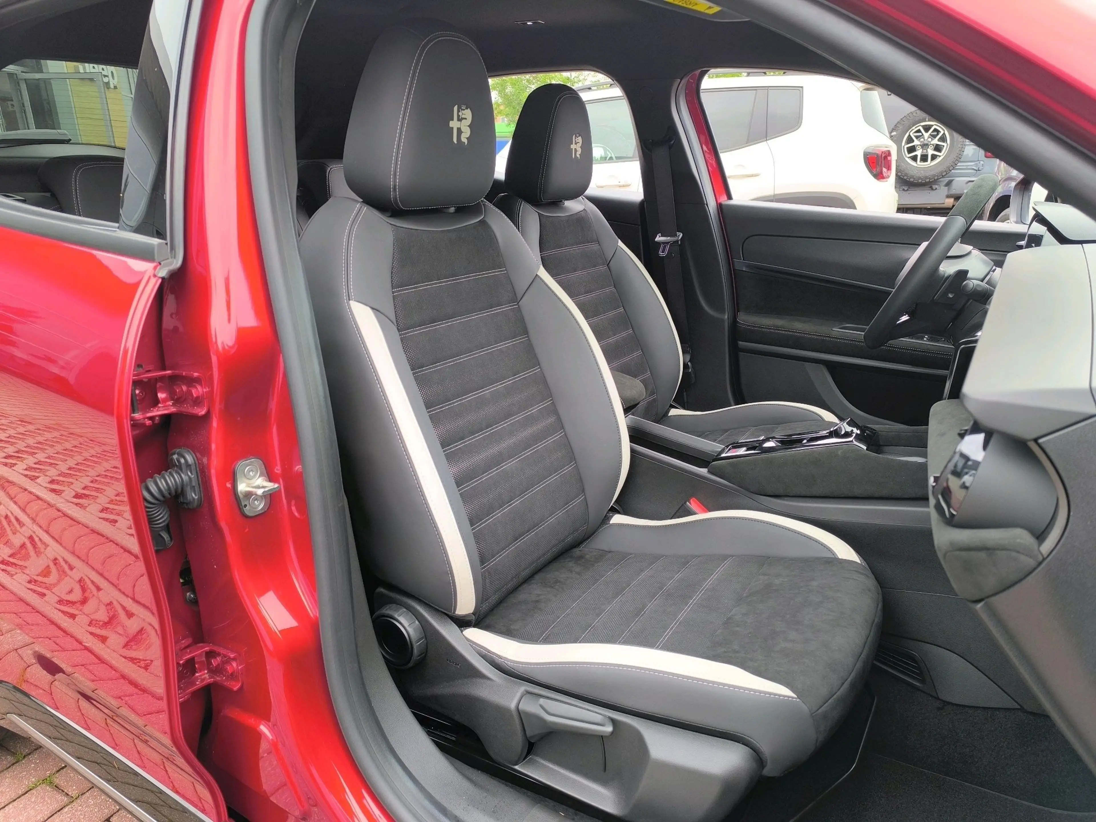 Alfa Romeo Junior Ibrida 1.2 VGT 48V-Hybrid 107 kW Sport Speciale — photo 10