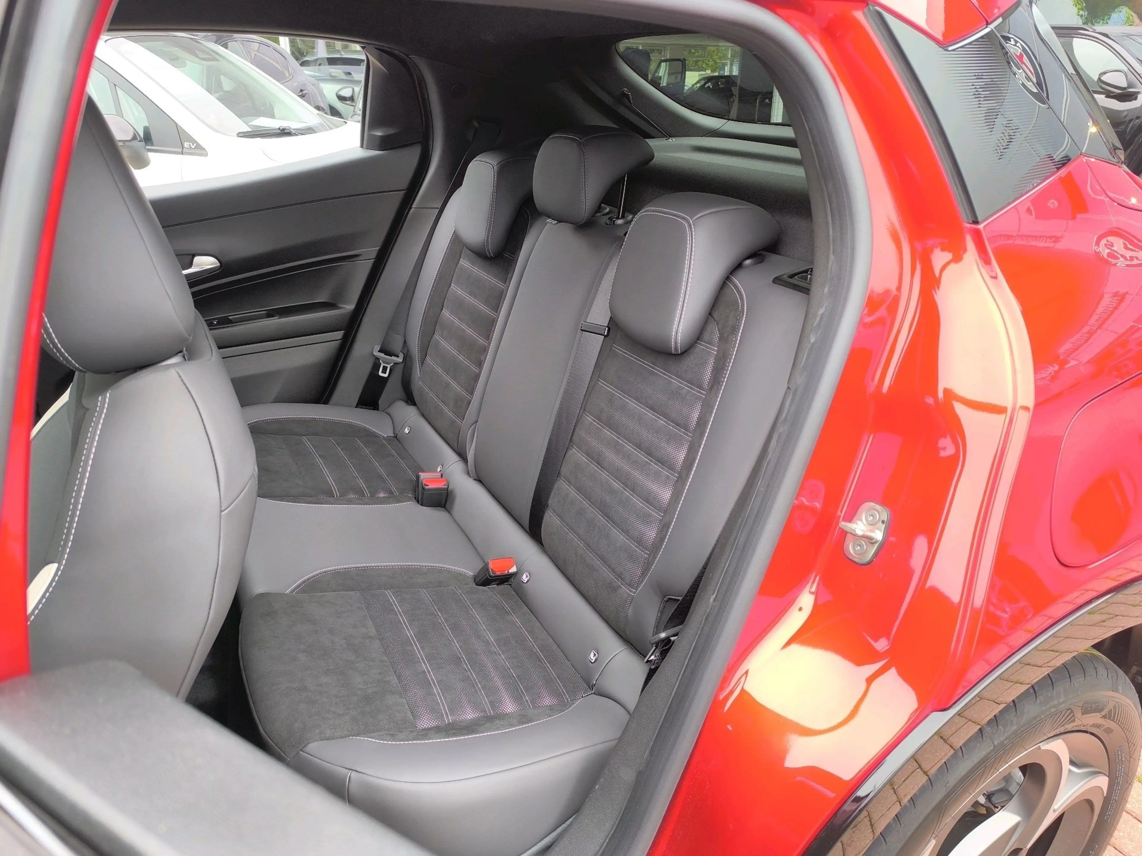 Alfa Romeo Junior Ibrida 1.2 VGT 48V-Hybrid 107 kW Sport Speciale — photo 12