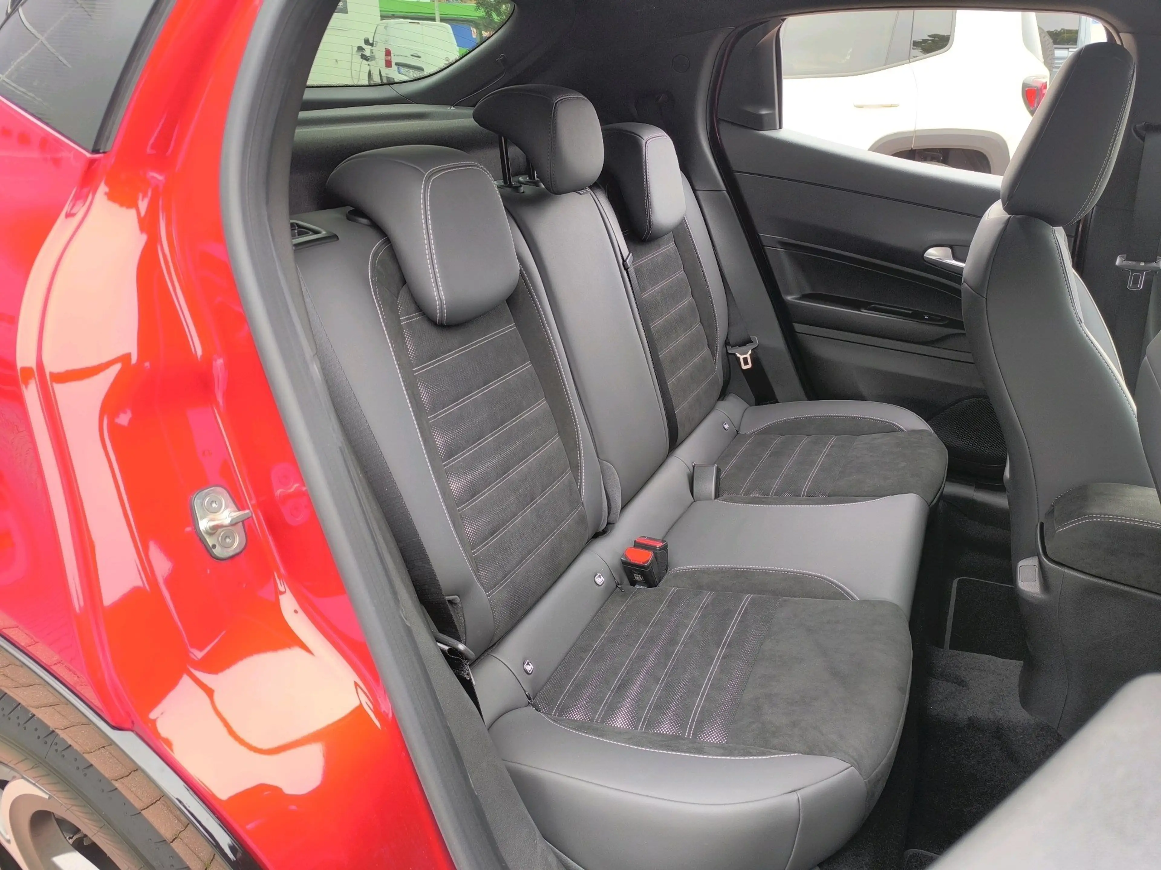 Alfa Romeo Junior Ibrida 1.2 VGT 48V-Hybrid 107 kW Sport Speciale — photo 11